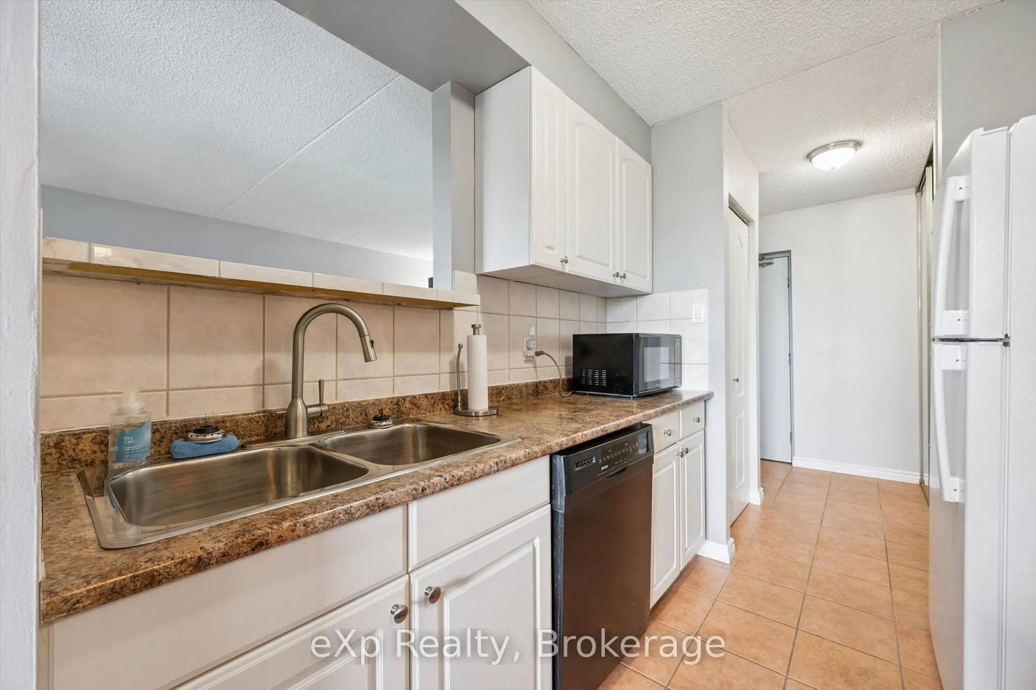 65 Silvercreek Parkway N #404