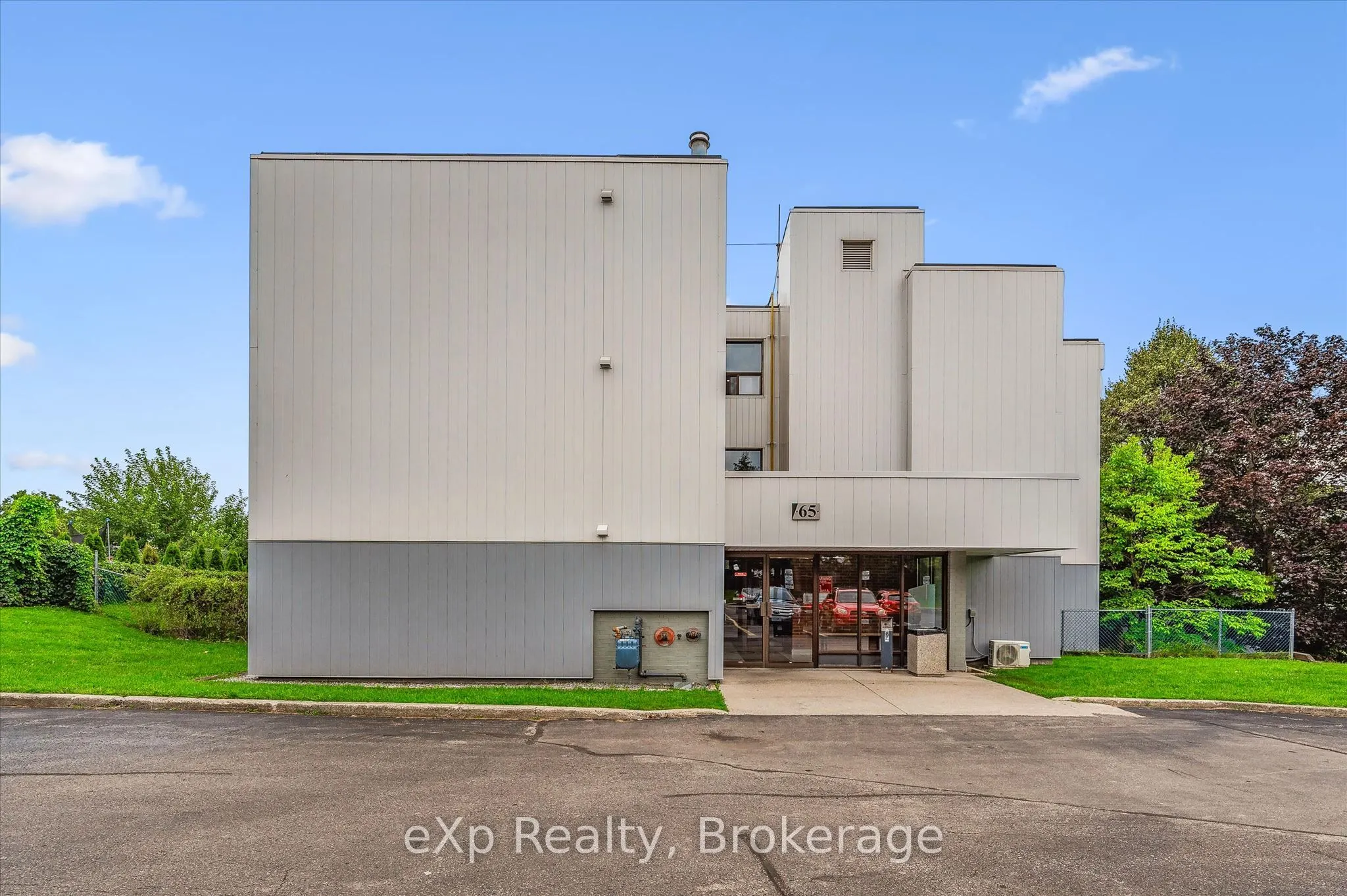65 Silvercreek Parkway N #404