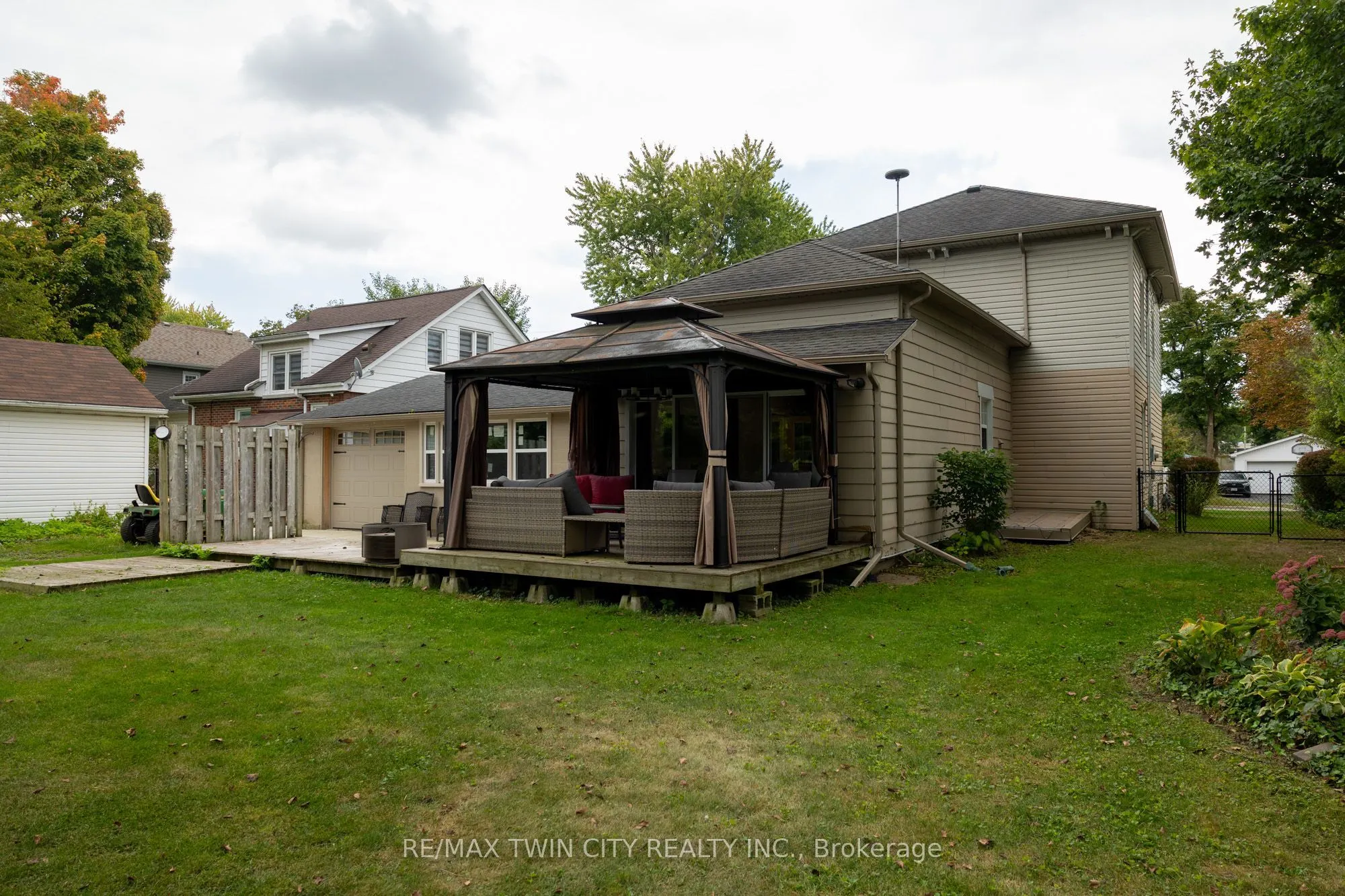 21 MCCALL Street