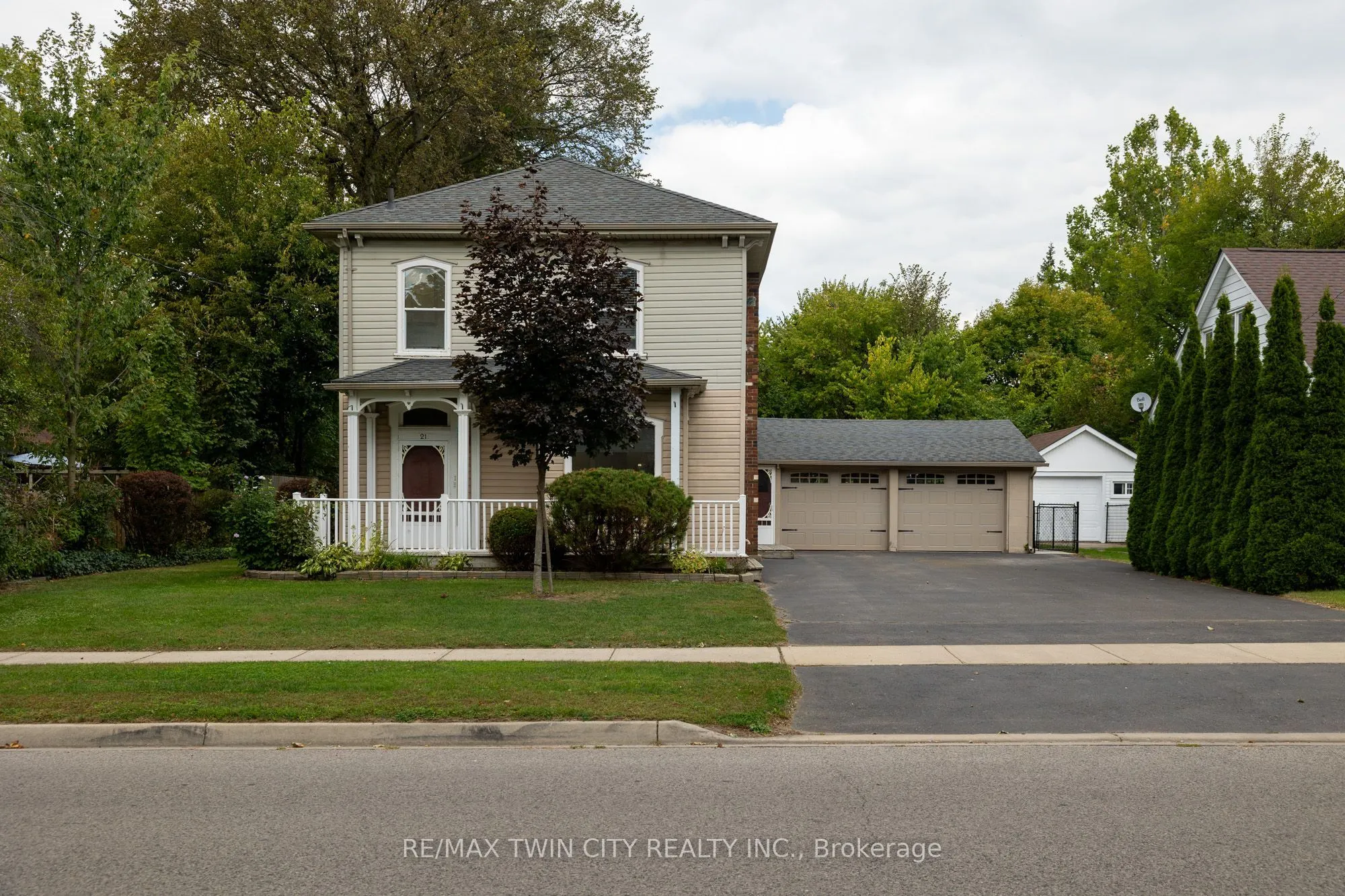 21 MCCALL Street