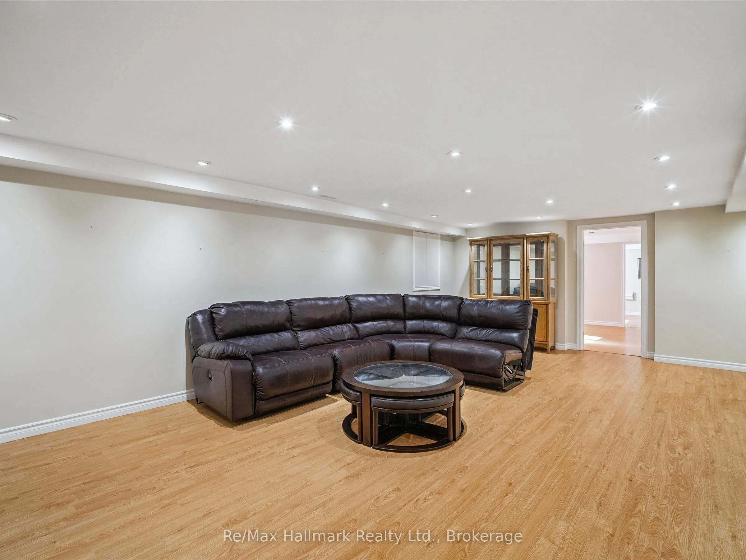 232 Eighth Road E