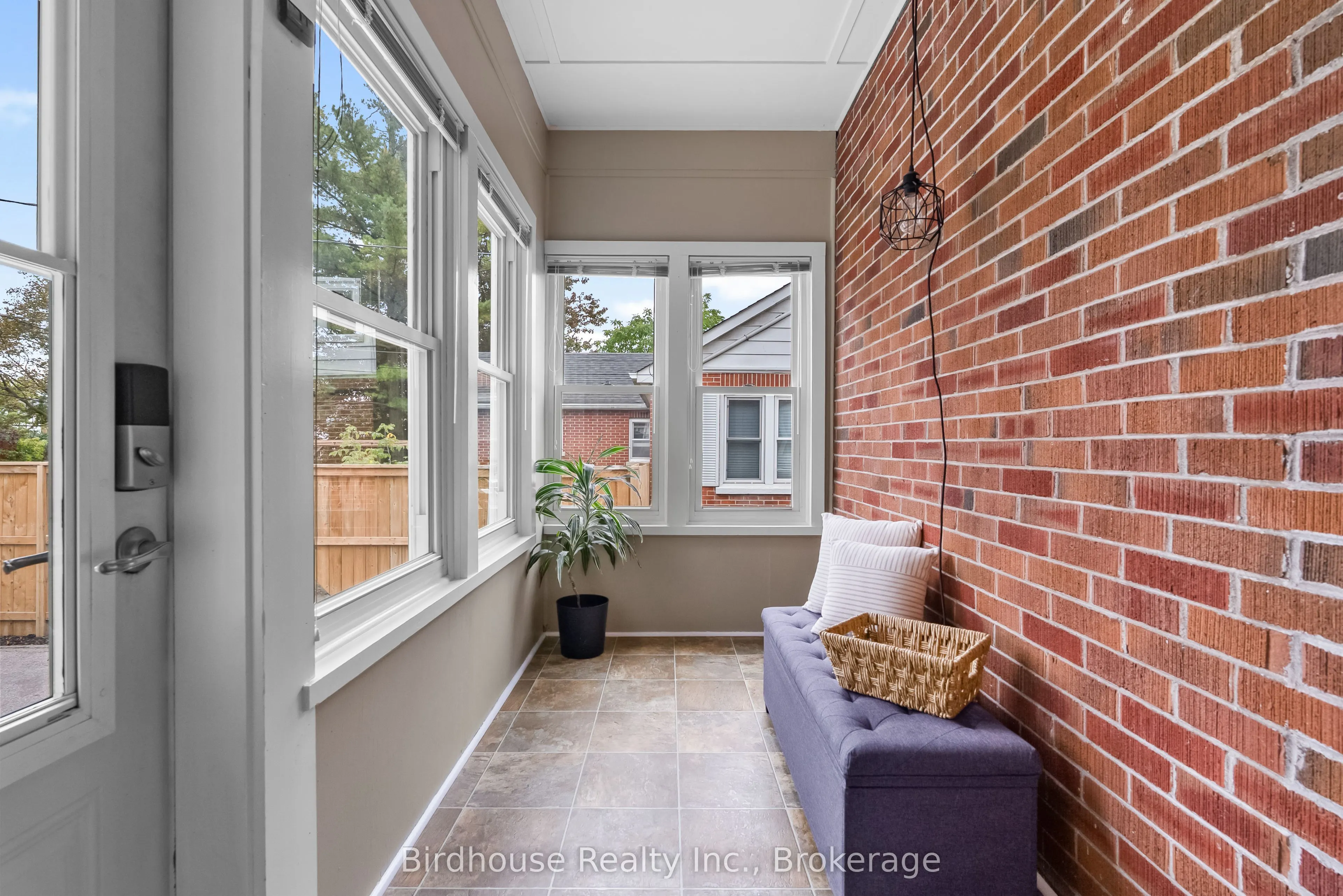 14 Angeline Street S