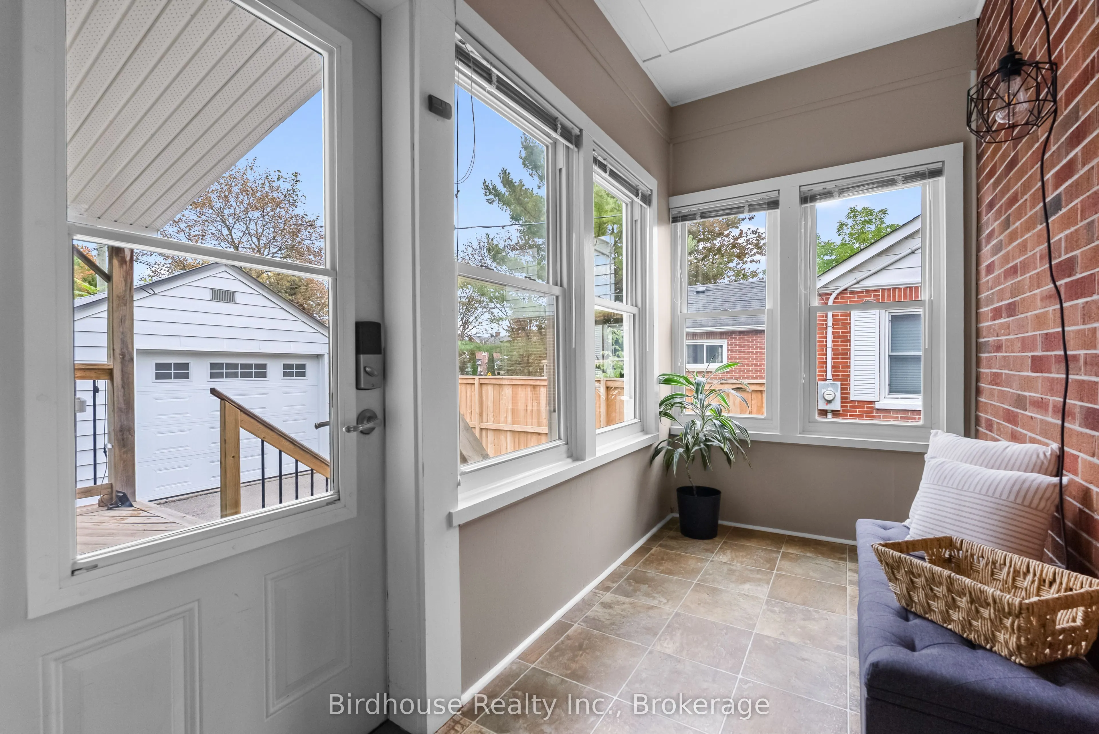 14 Angeline Street S