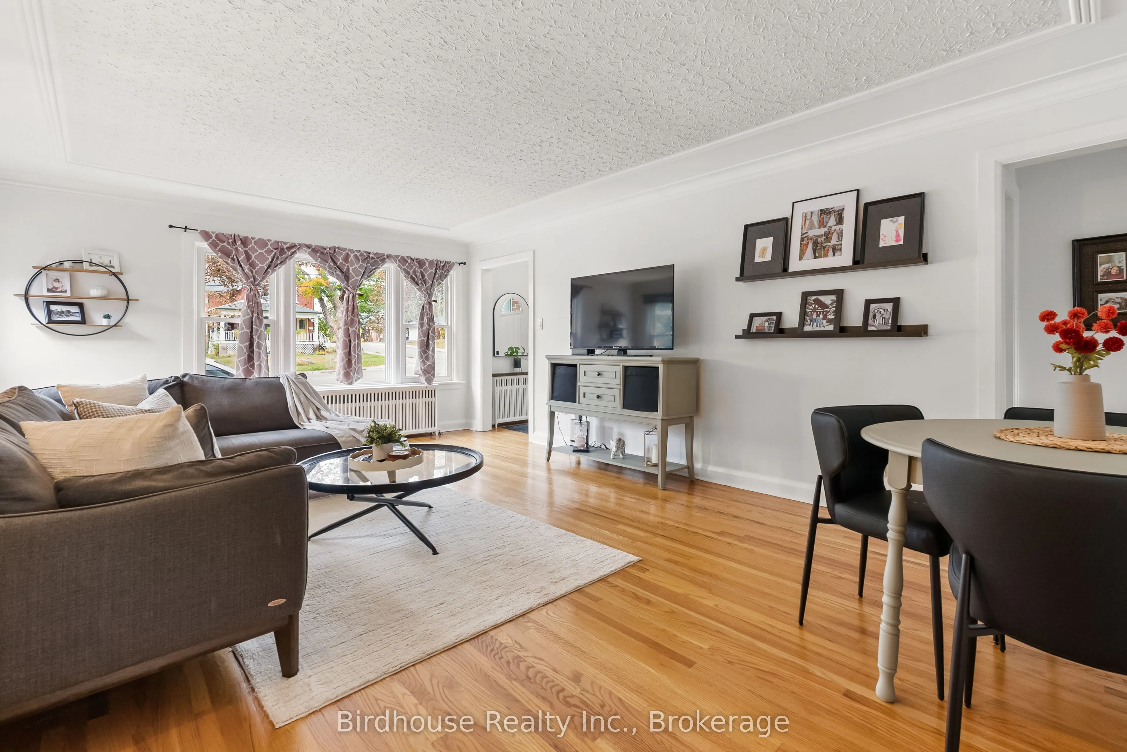 14 Angeline Street S