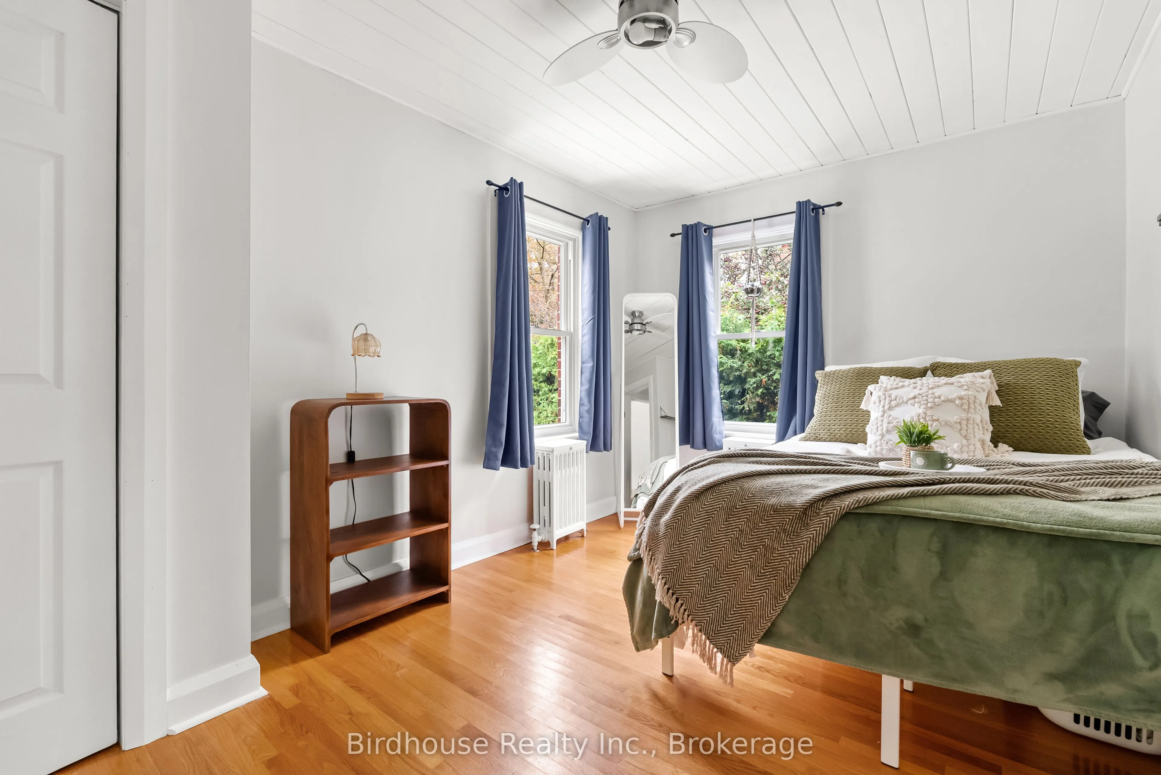 14 Angeline Street S