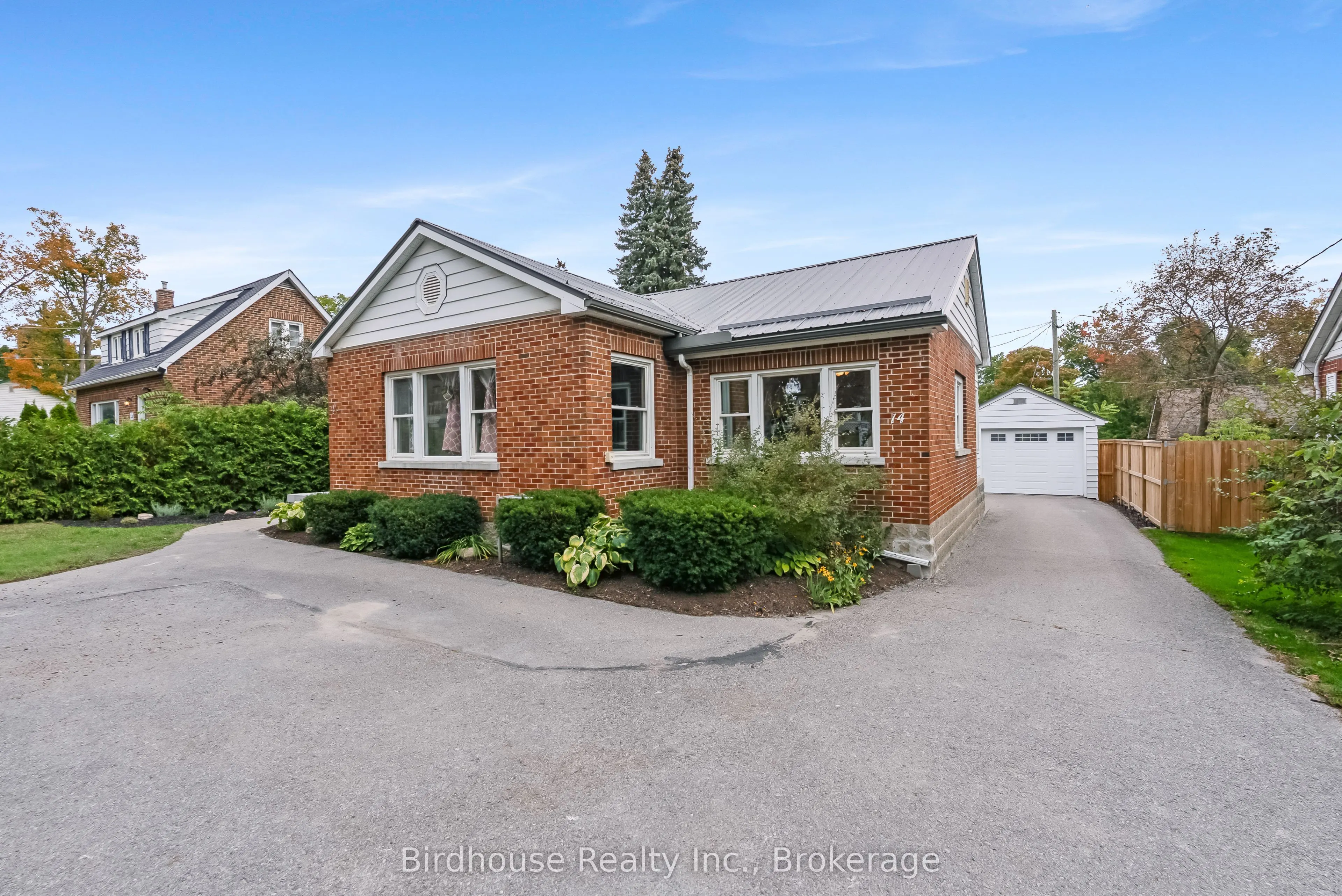 14 Angeline Street S
