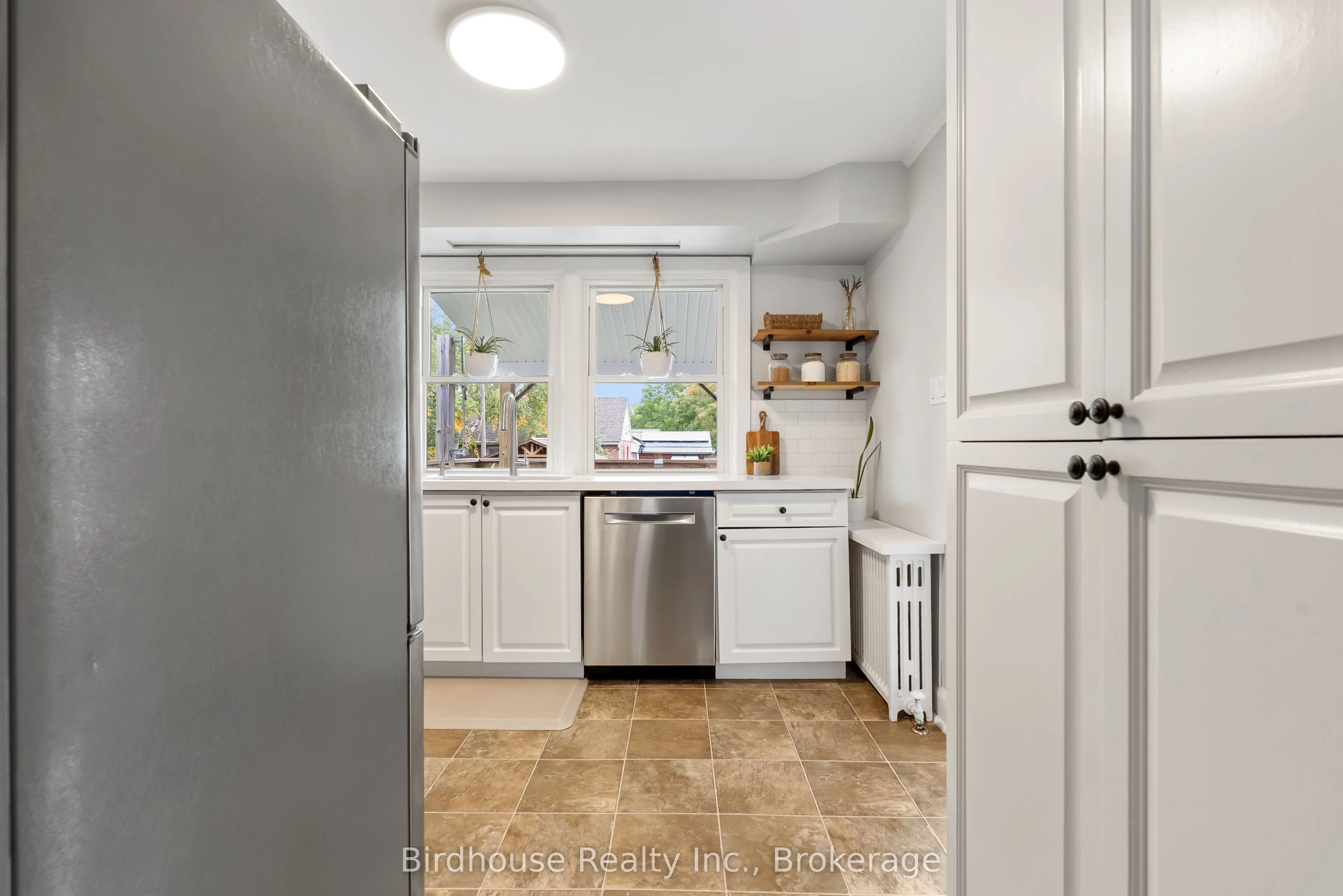 14 Angeline Street S