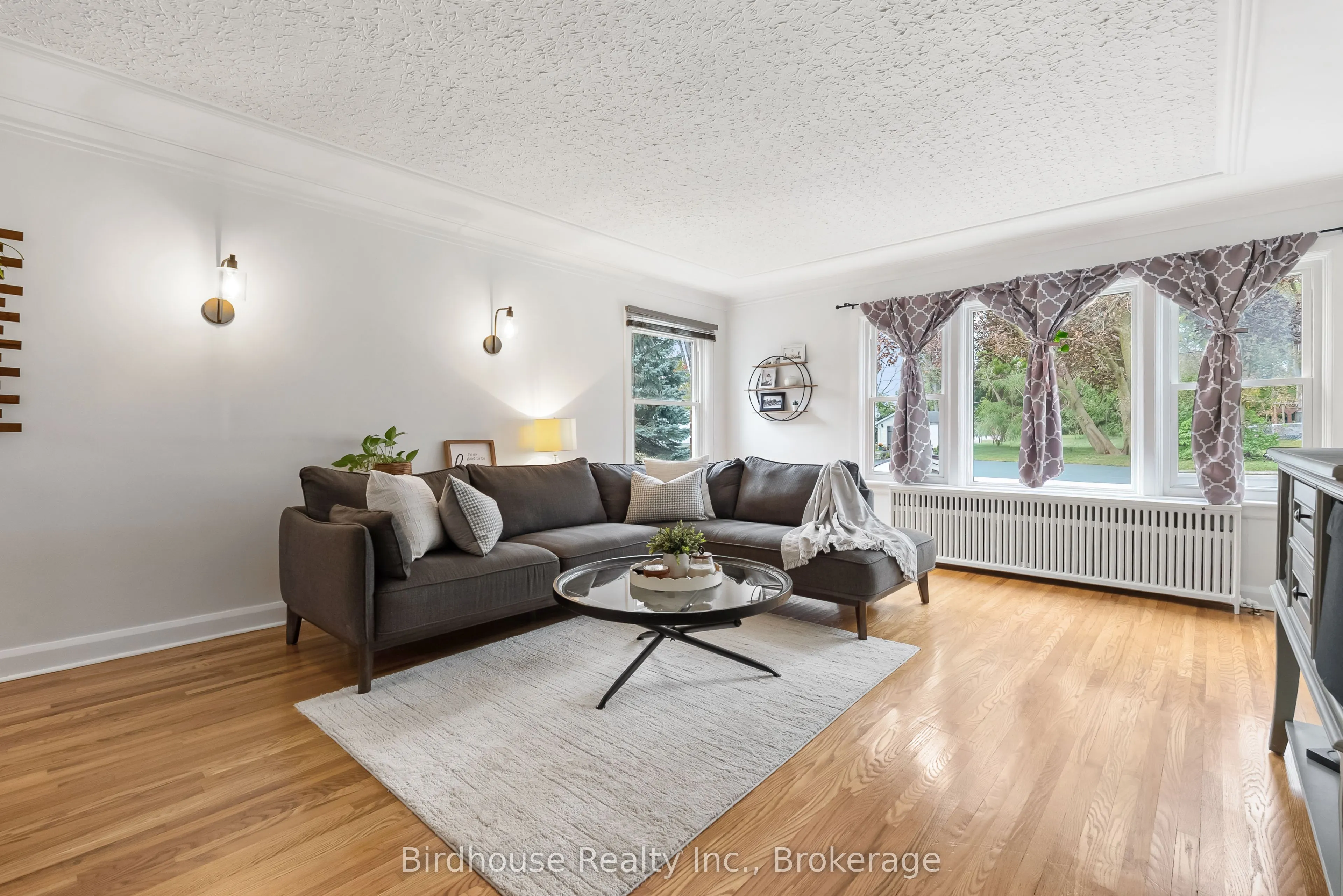 14 Angeline Street S