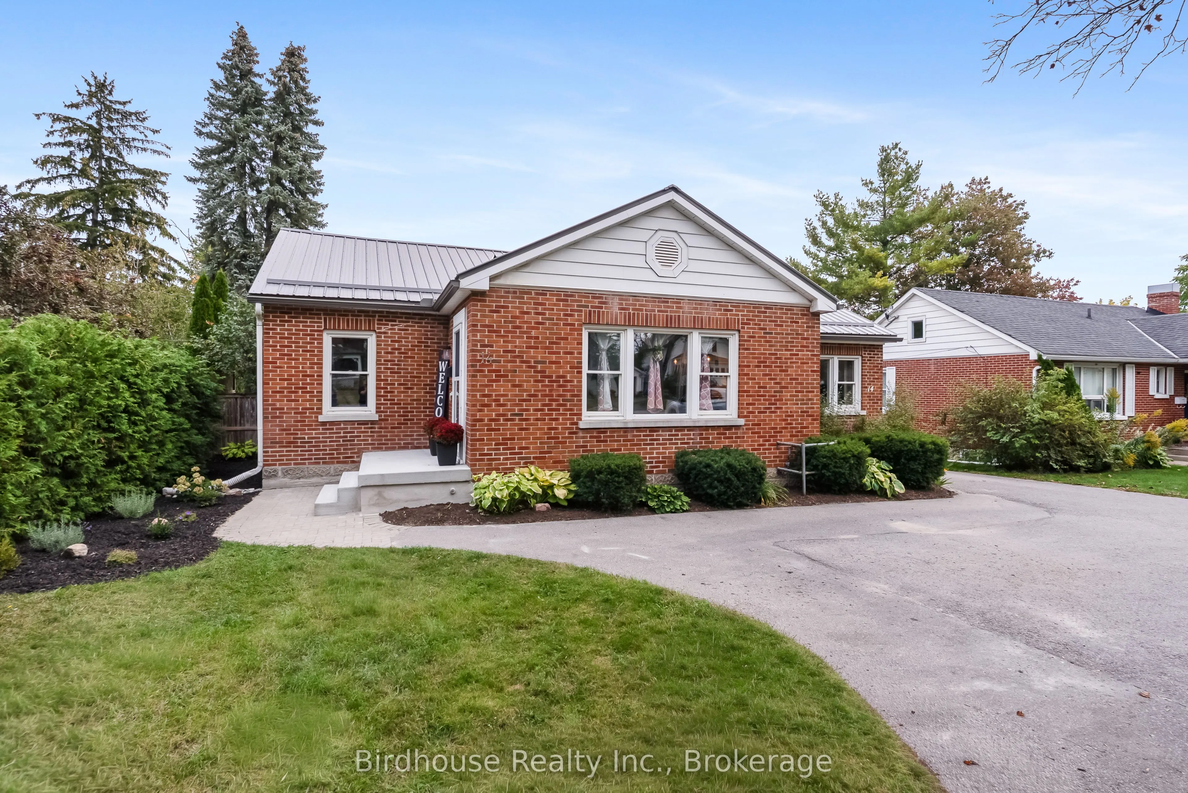 14 Angeline Street S