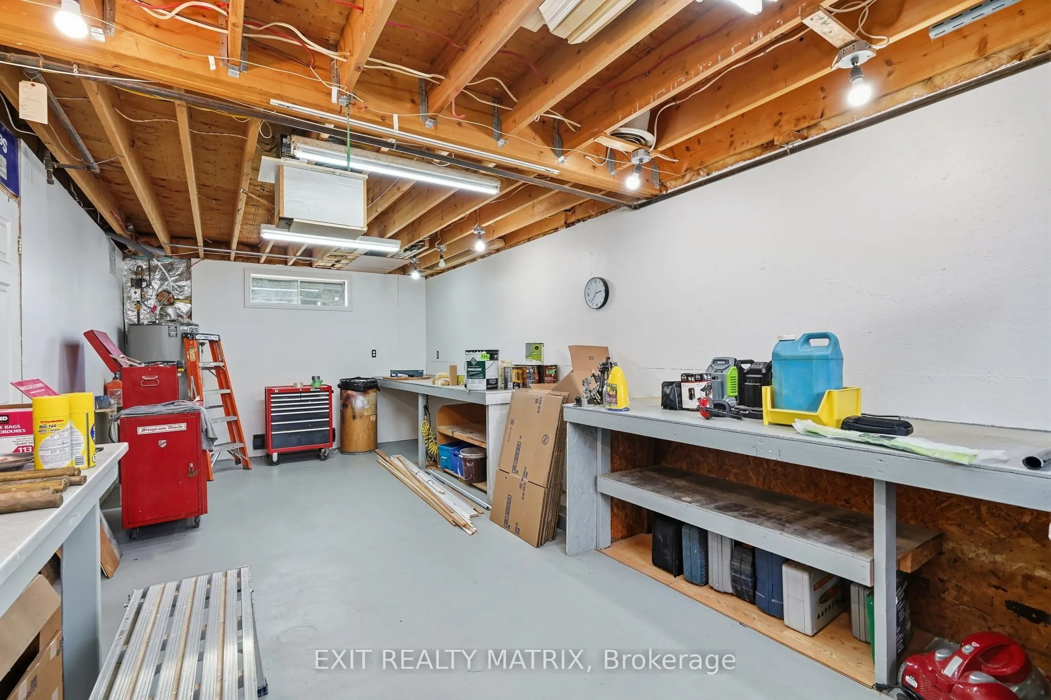 353 Nelson Street E