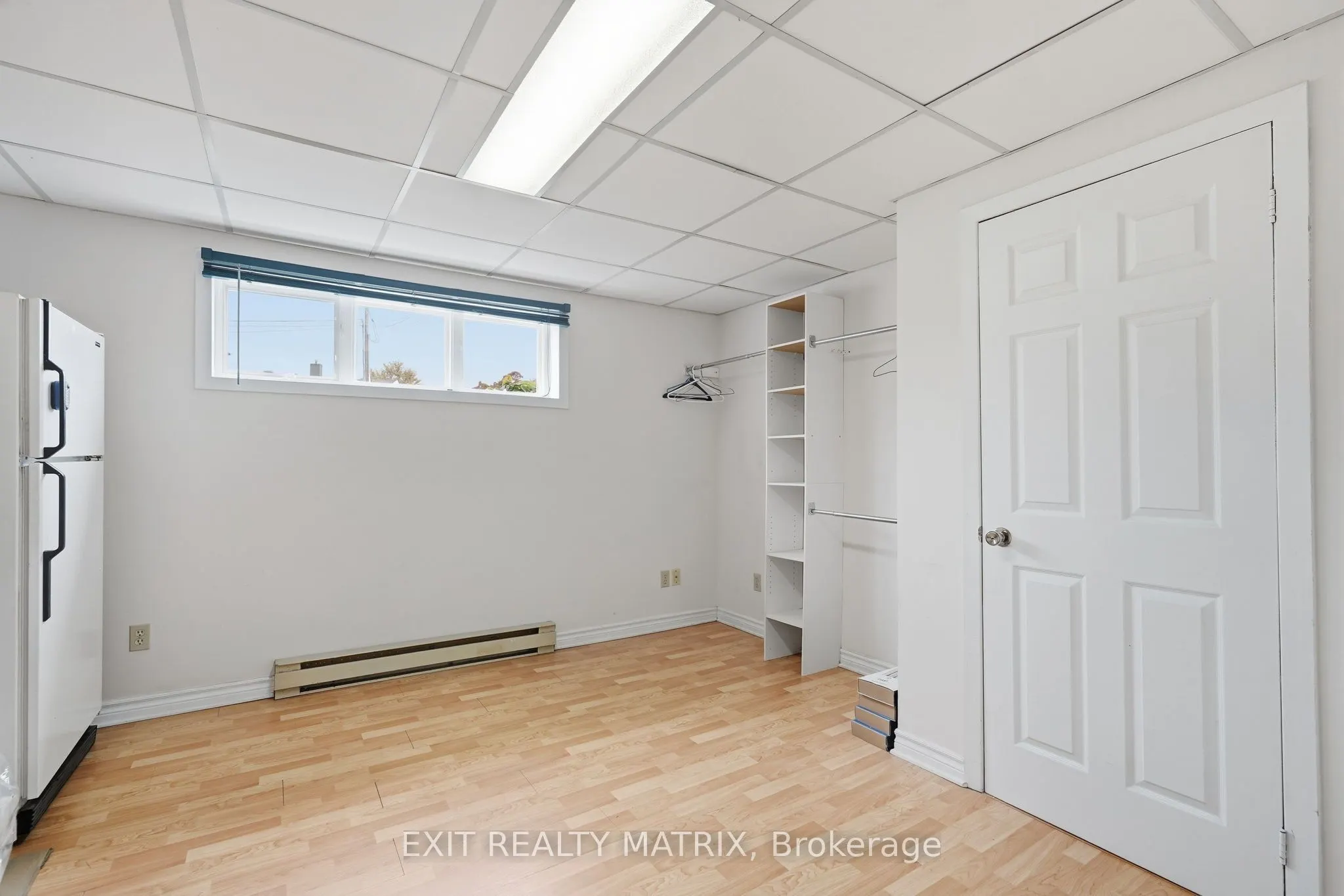353 Nelson Street E