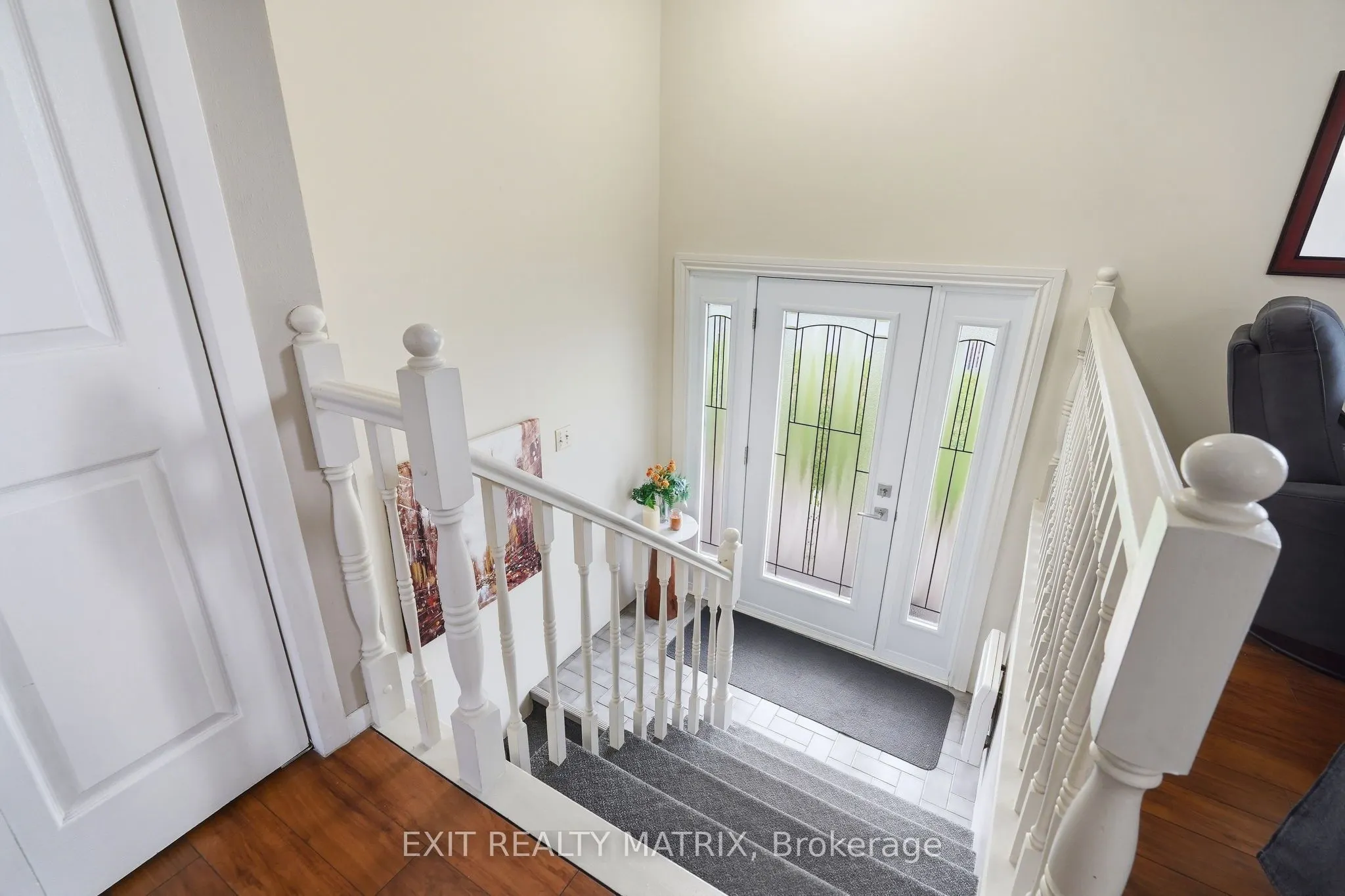 353 Nelson Street E