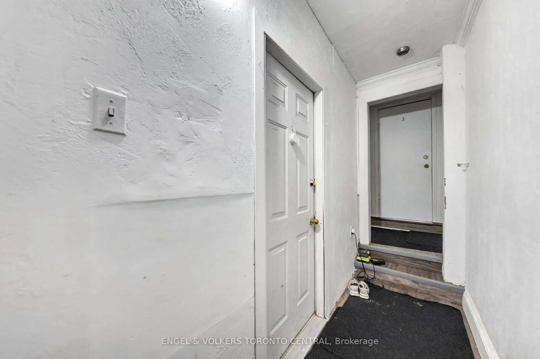 3188 King Street E