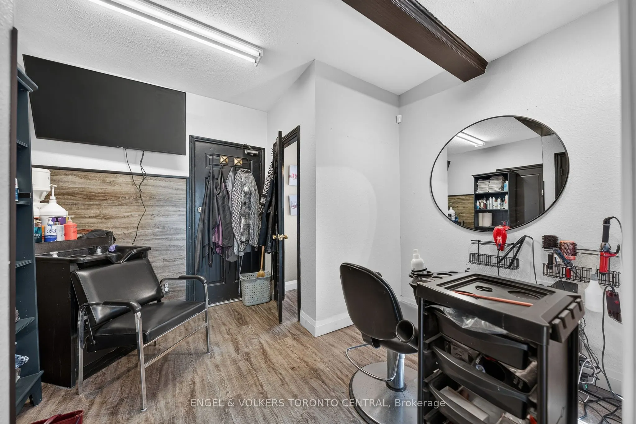 3188 King Street E