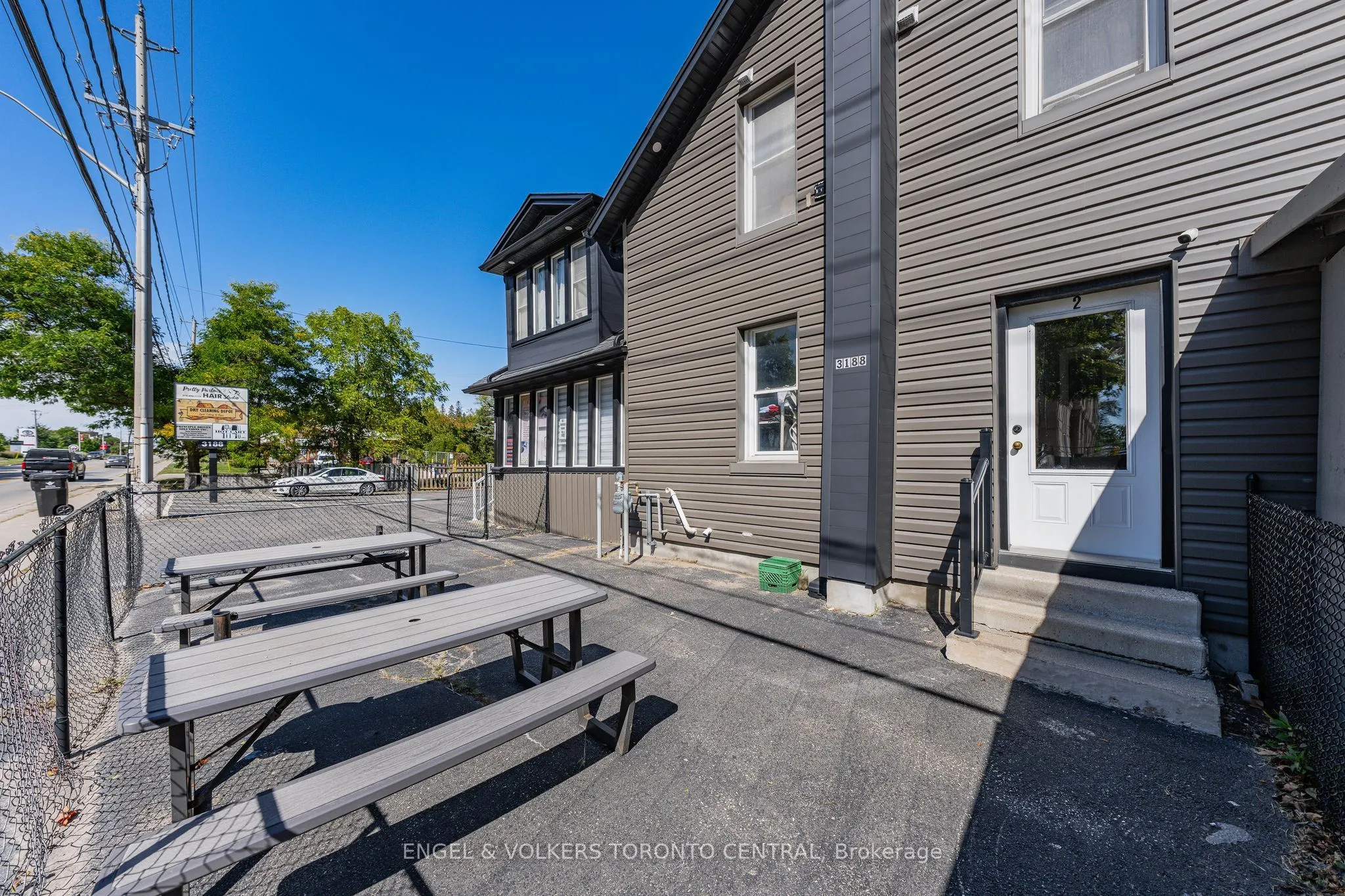 3188 King Street E