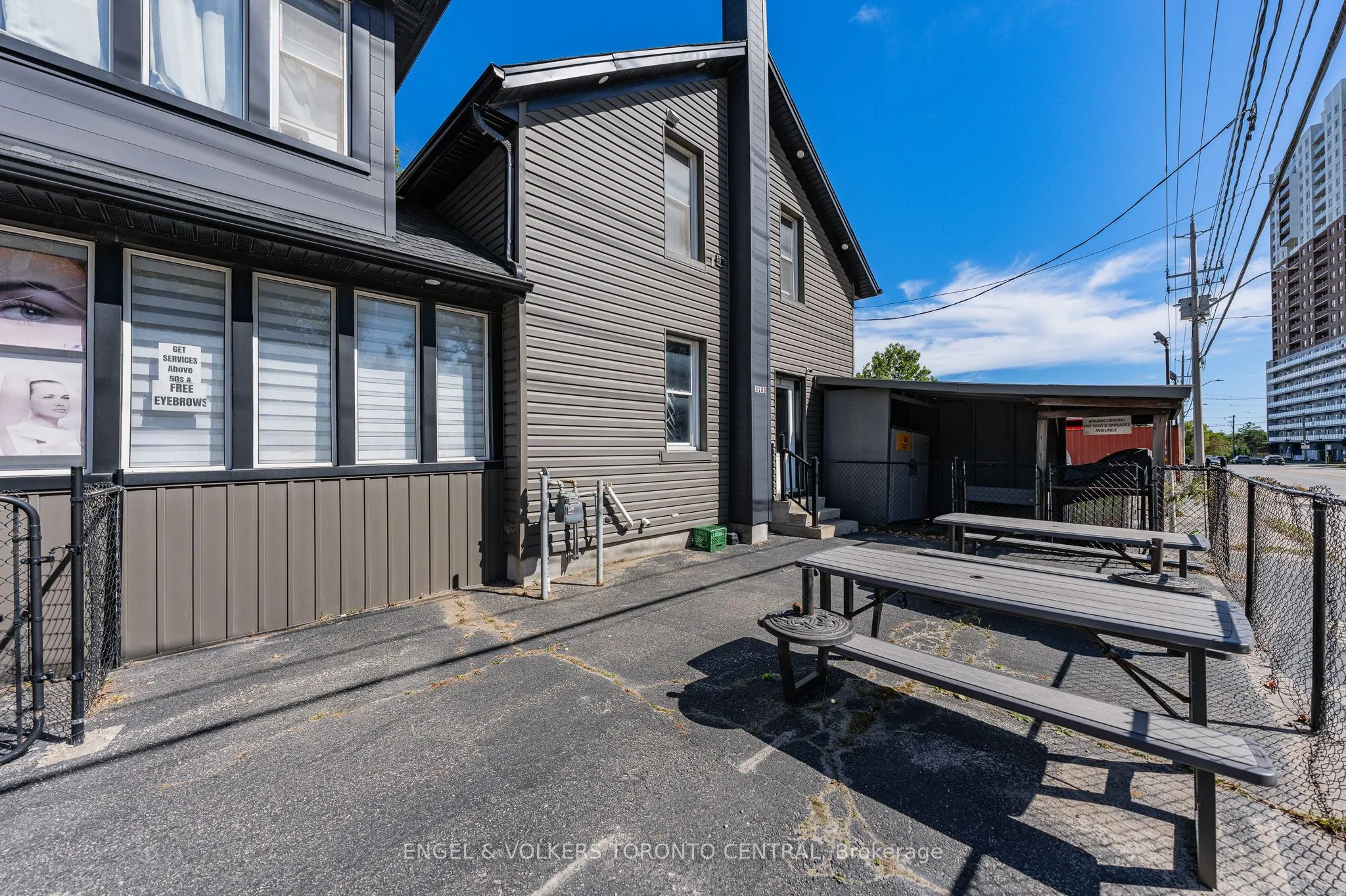 3188 King Street E