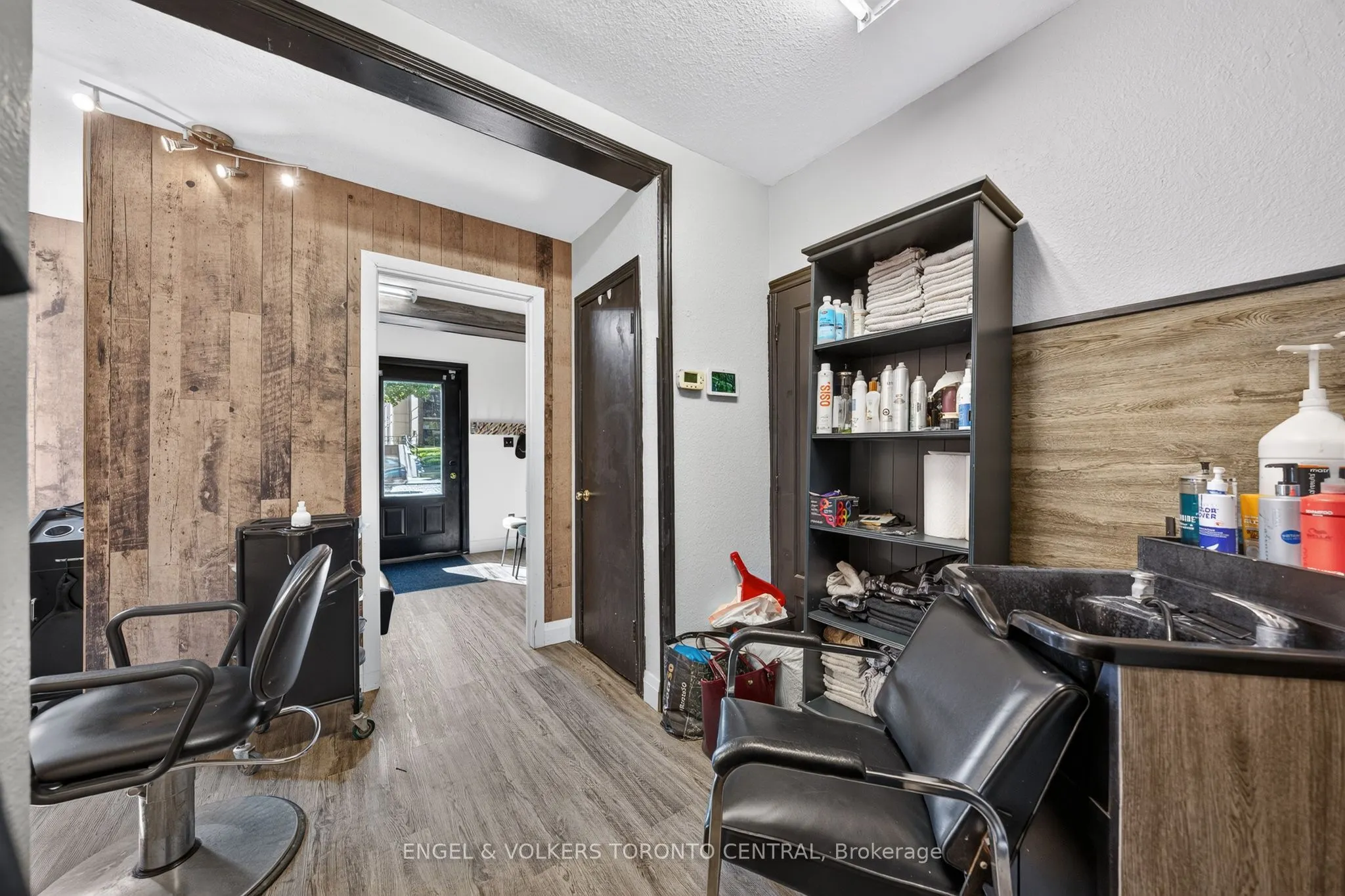 3188 King Street E