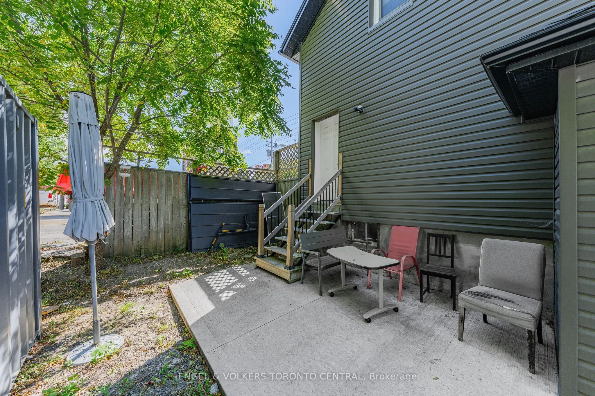 3188 King Street E
