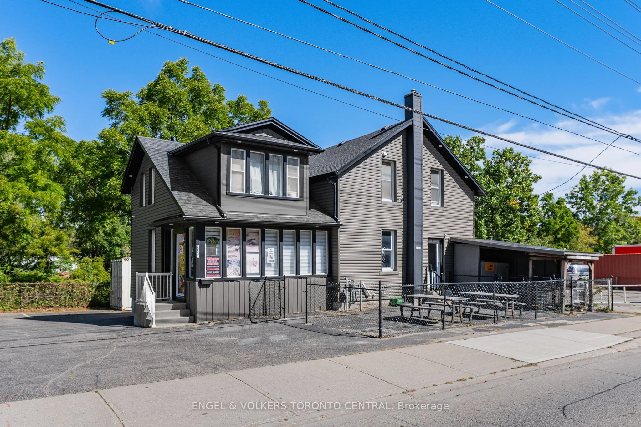 3188 King Street E