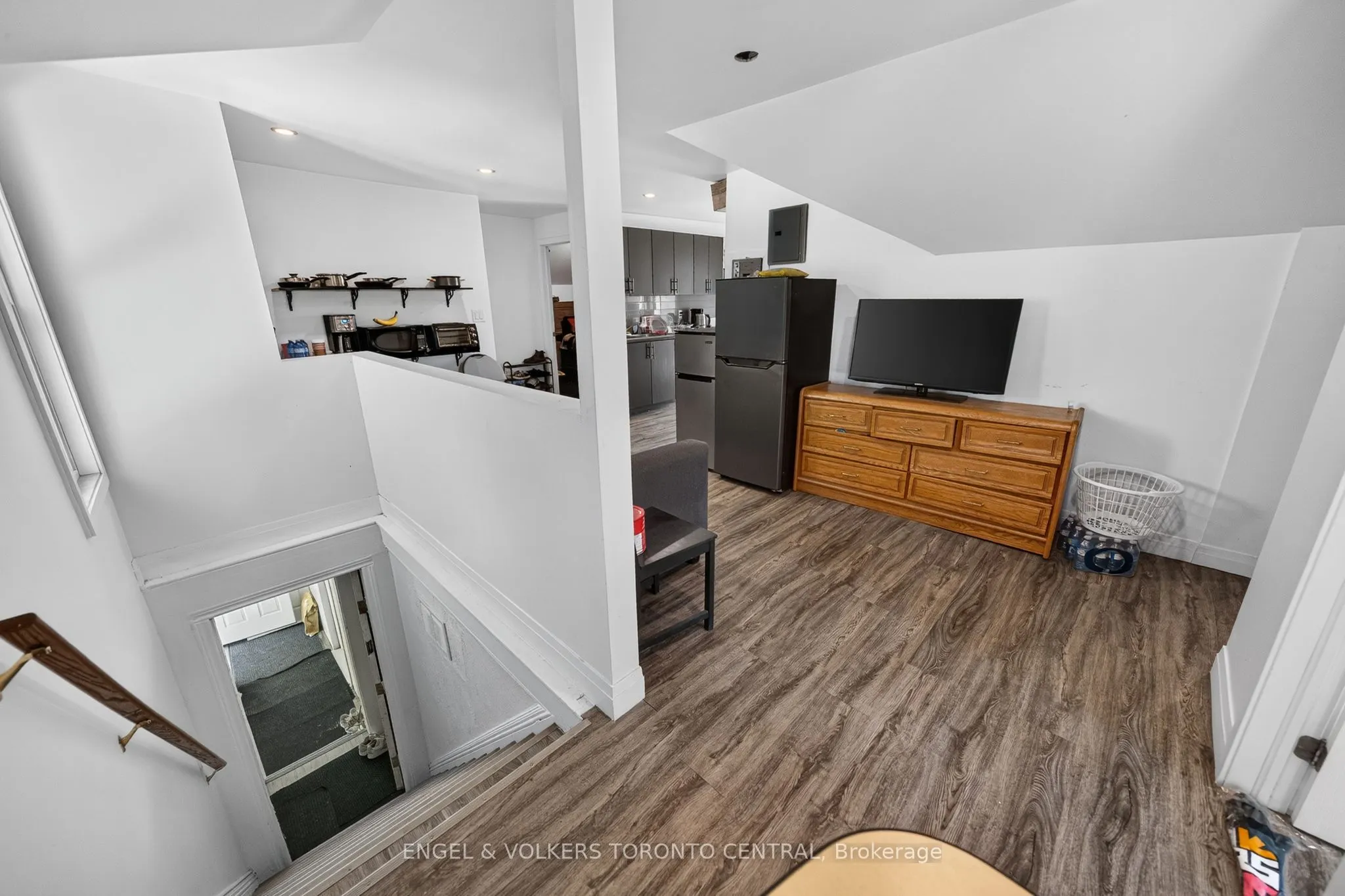 3188 King Street E