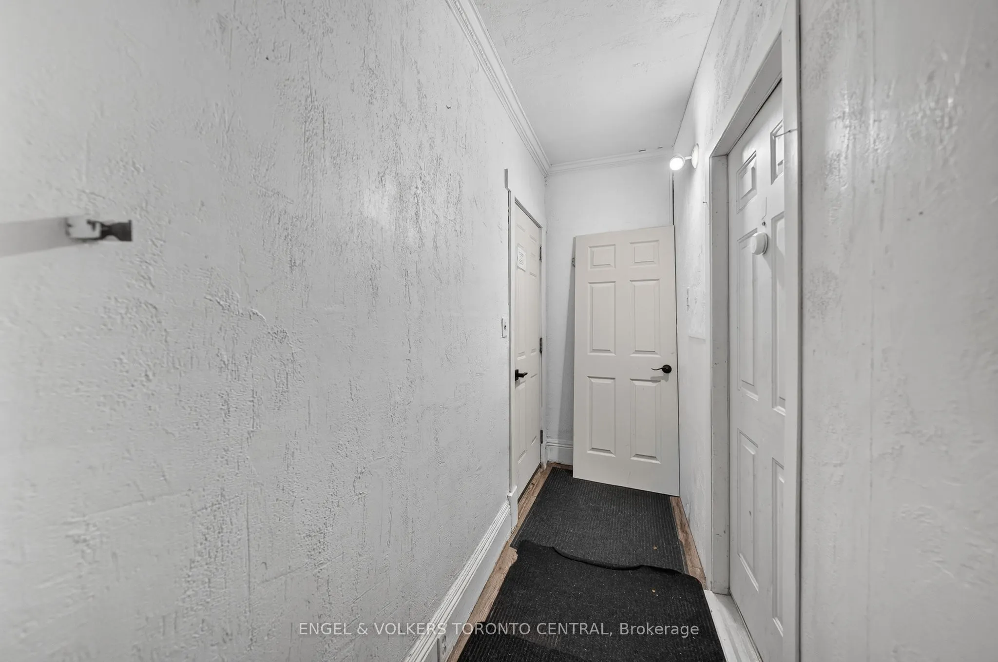 3188 King Street E