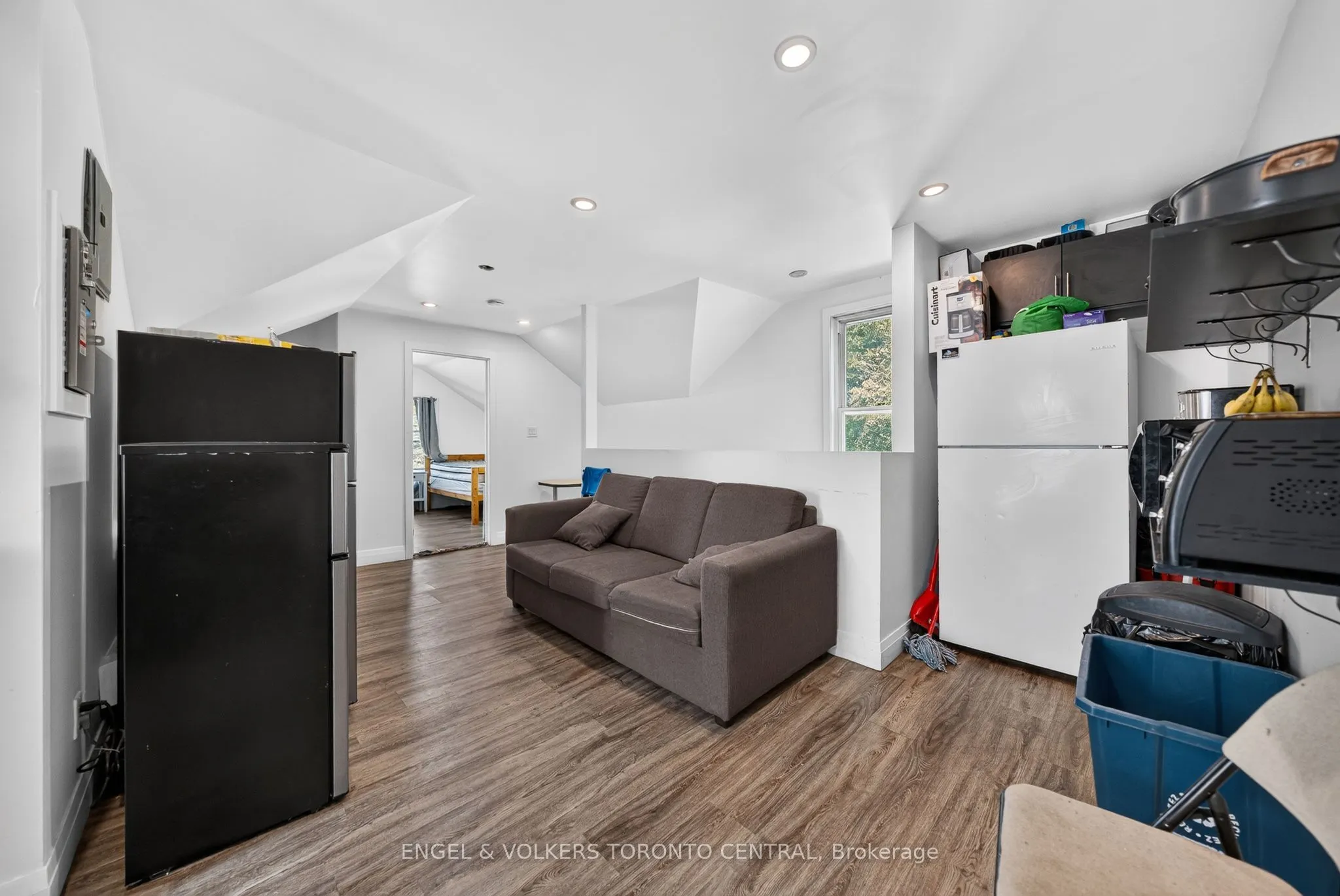 3188 King Street E