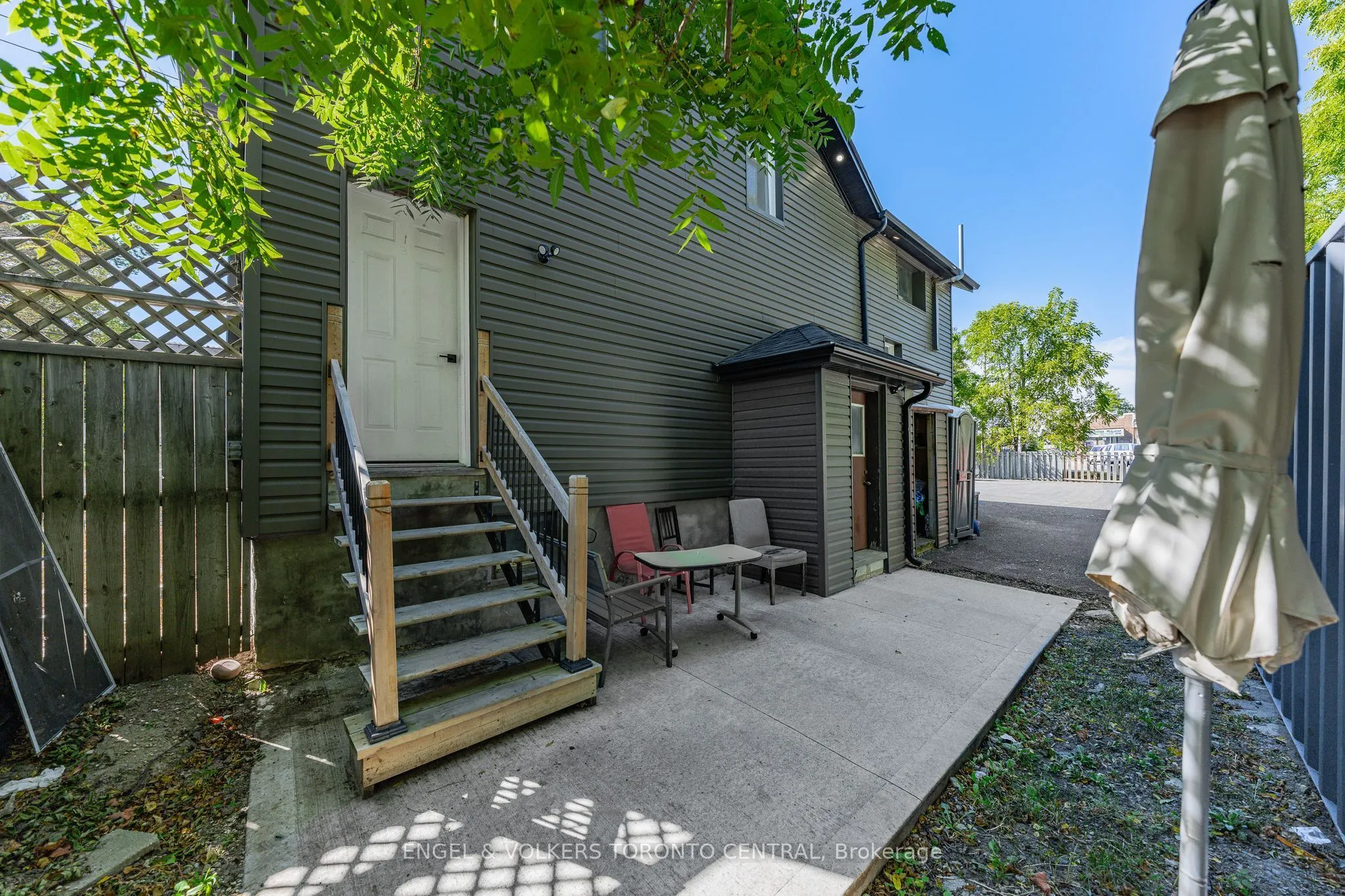 3188 King Street E