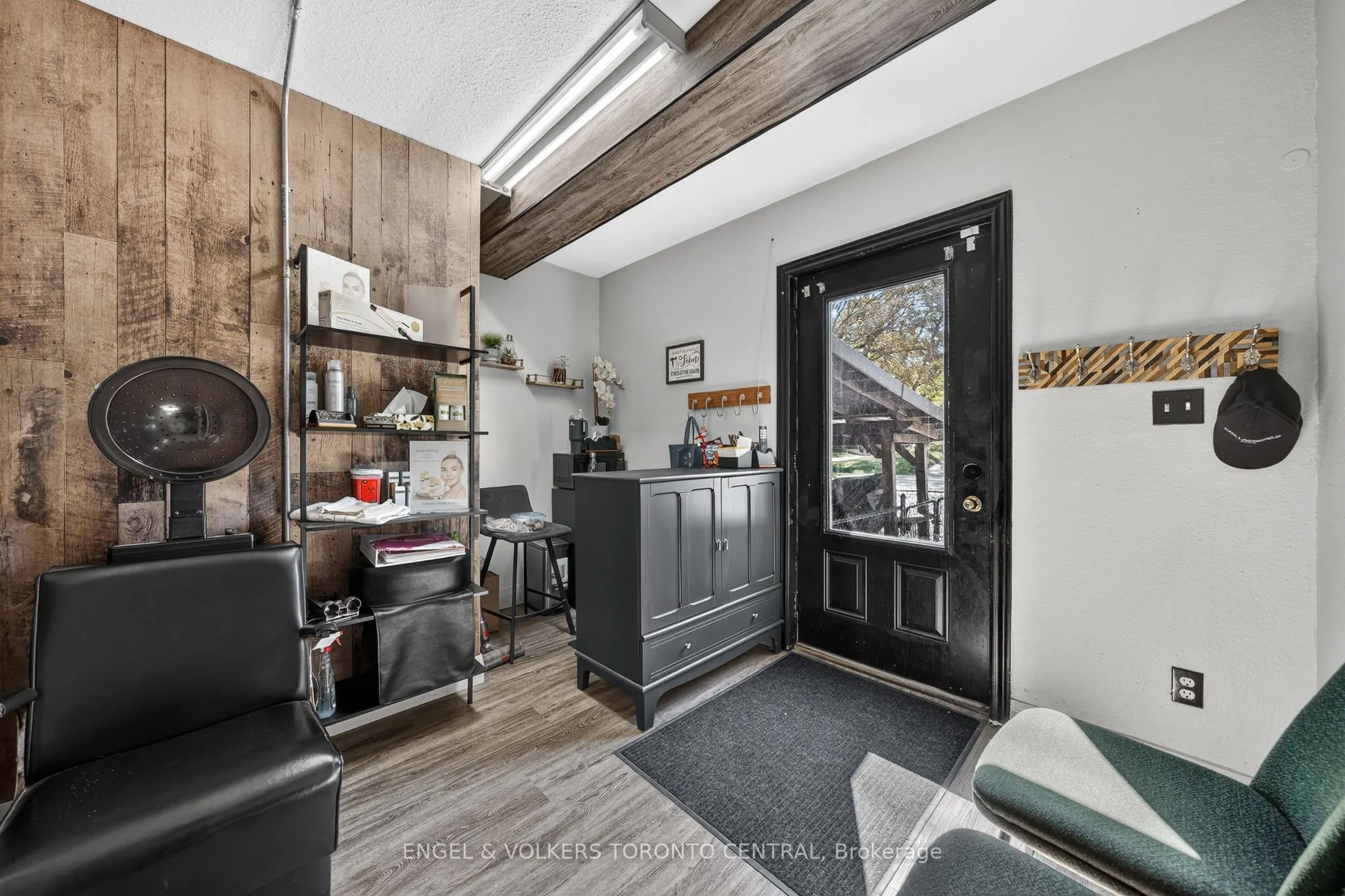 3188 King Street E