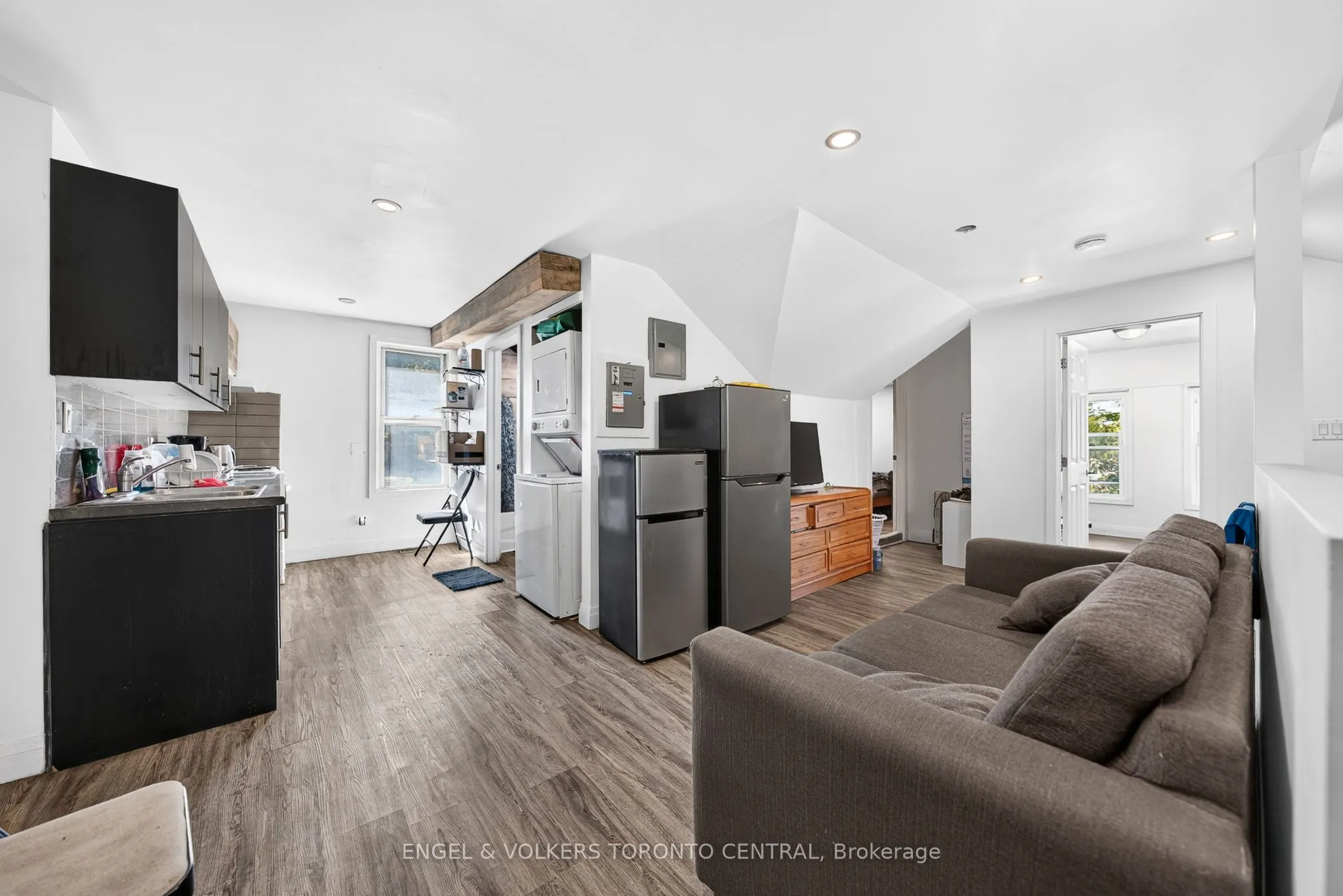 3188 King Street E