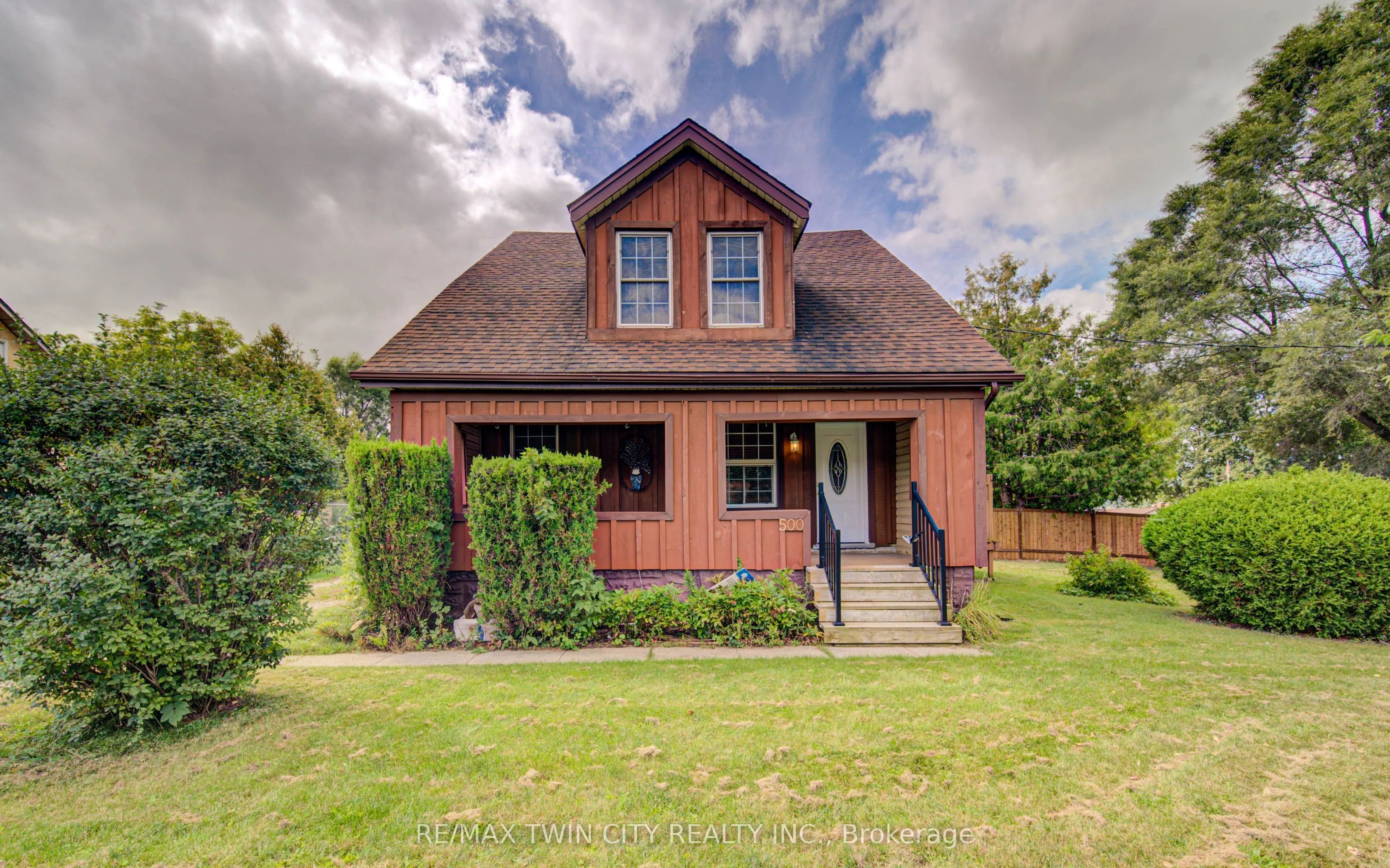 500 Dundas Street S