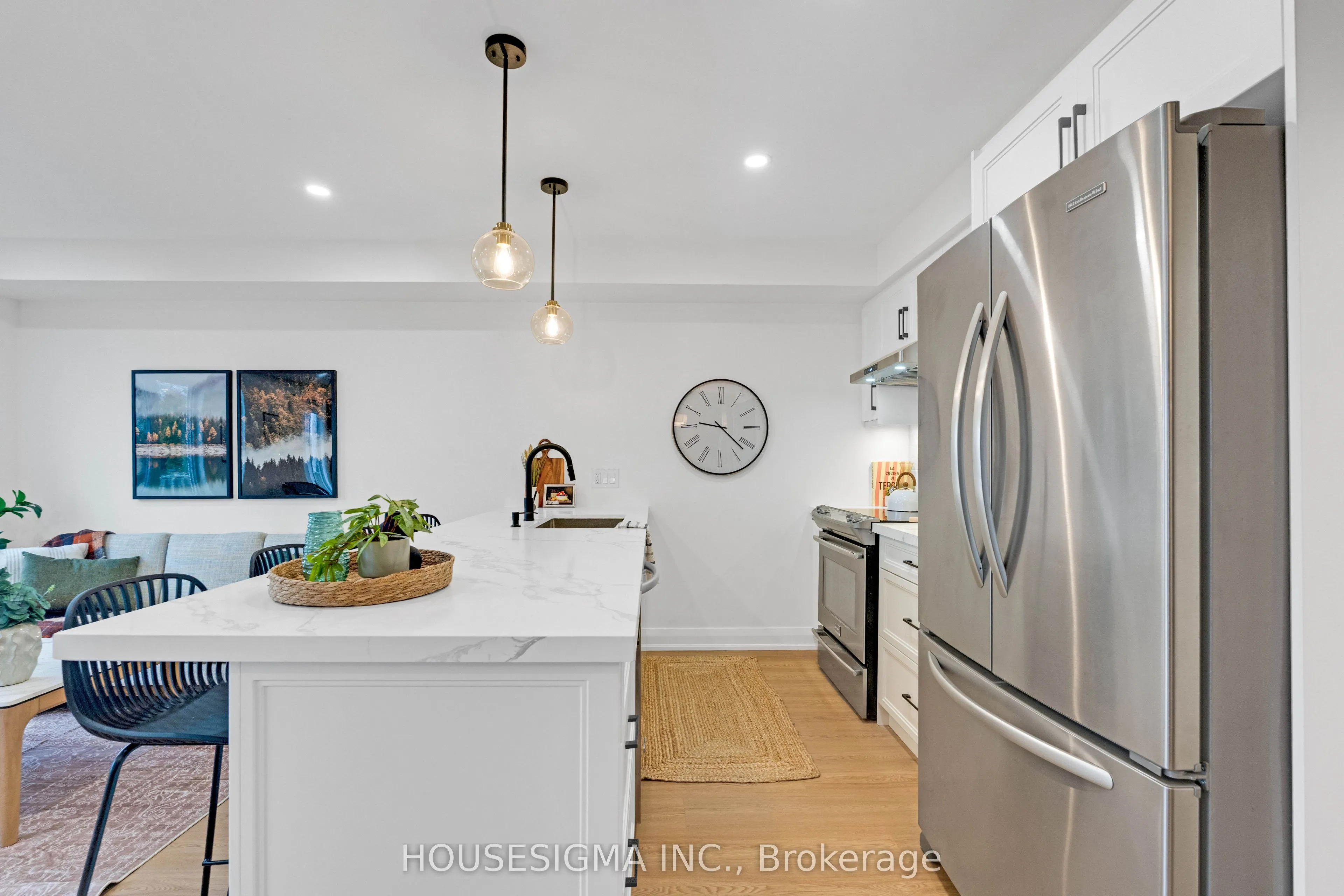 825 Cook Crescent