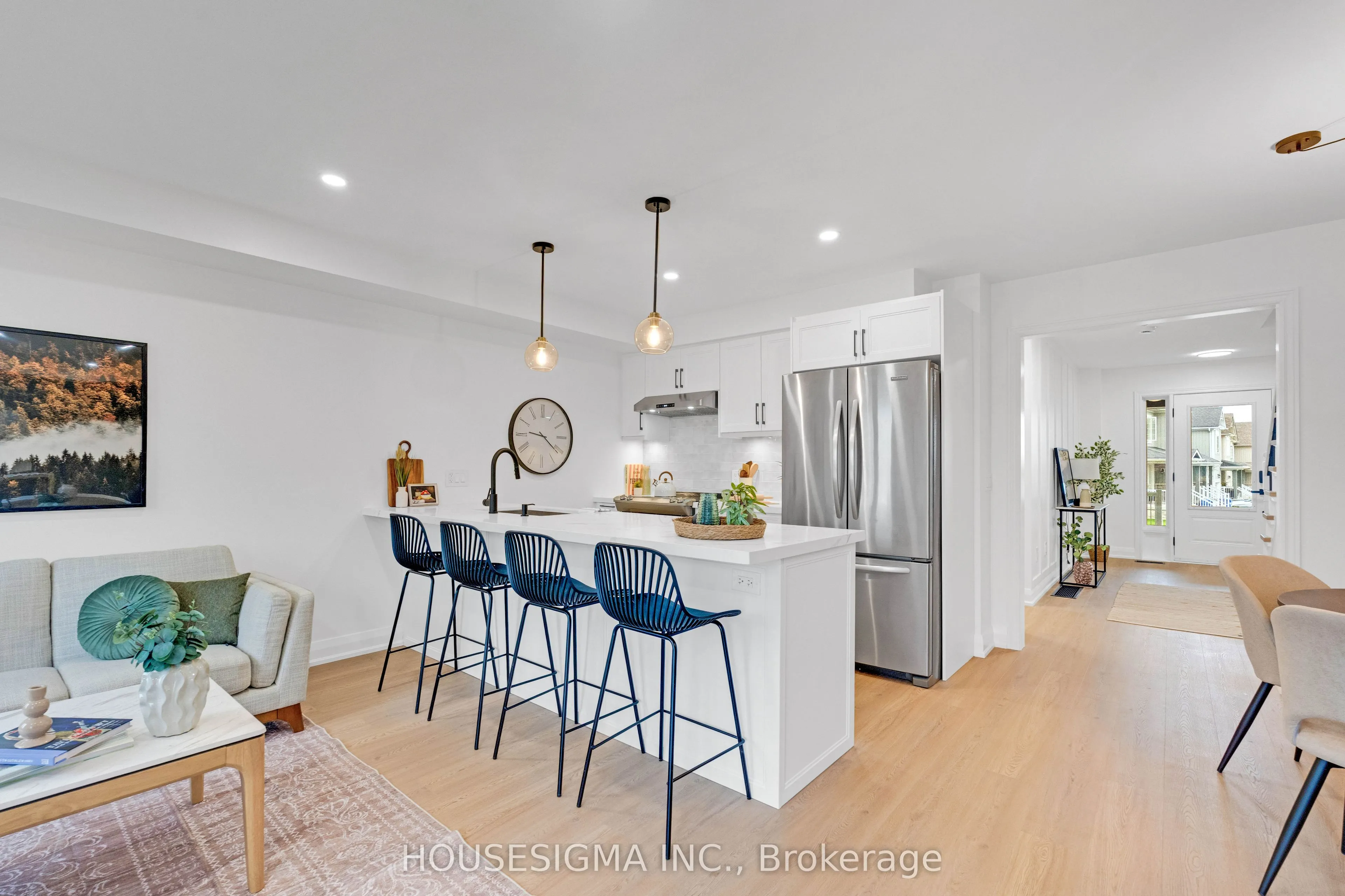 825 Cook Crescent