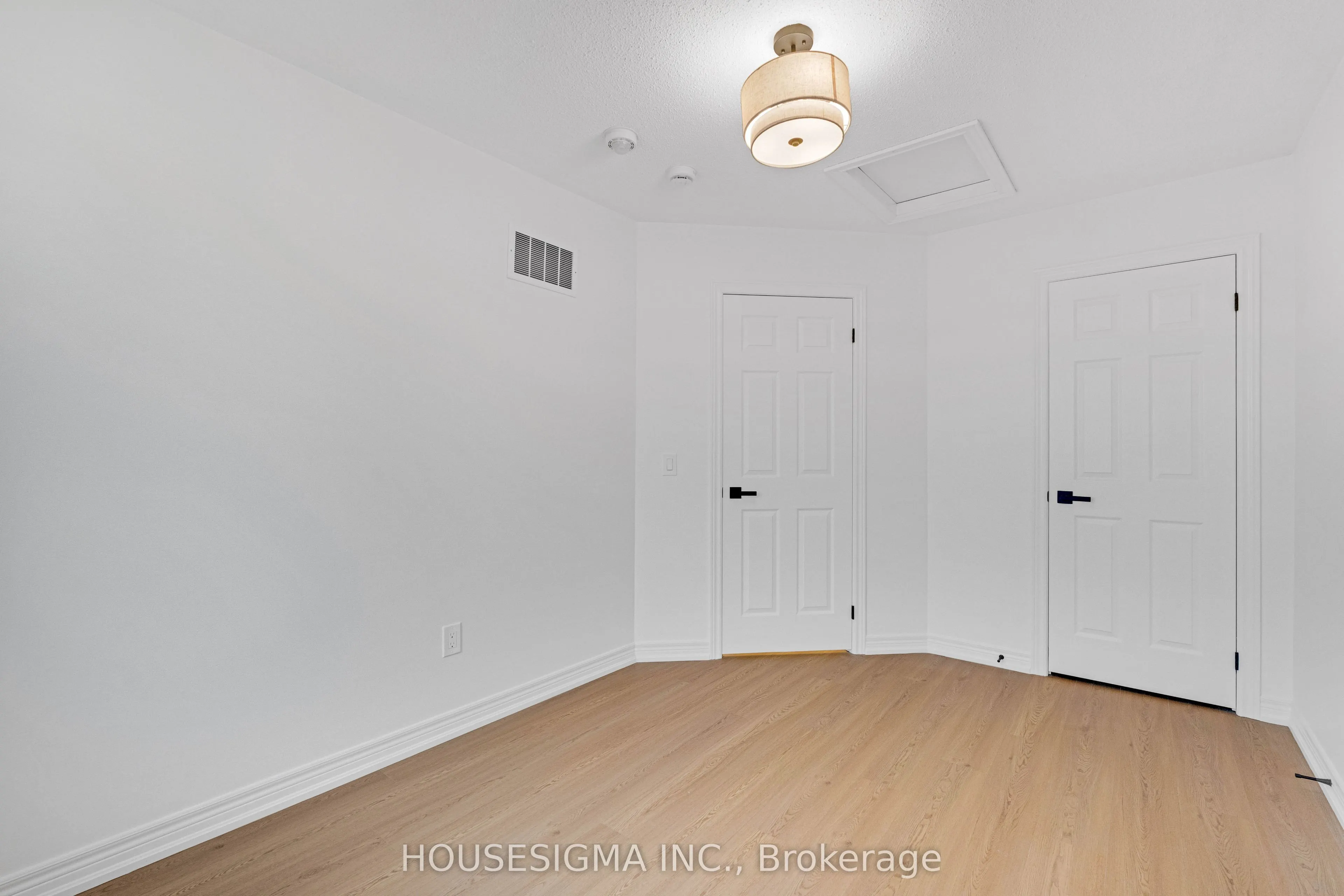825 Cook Crescent