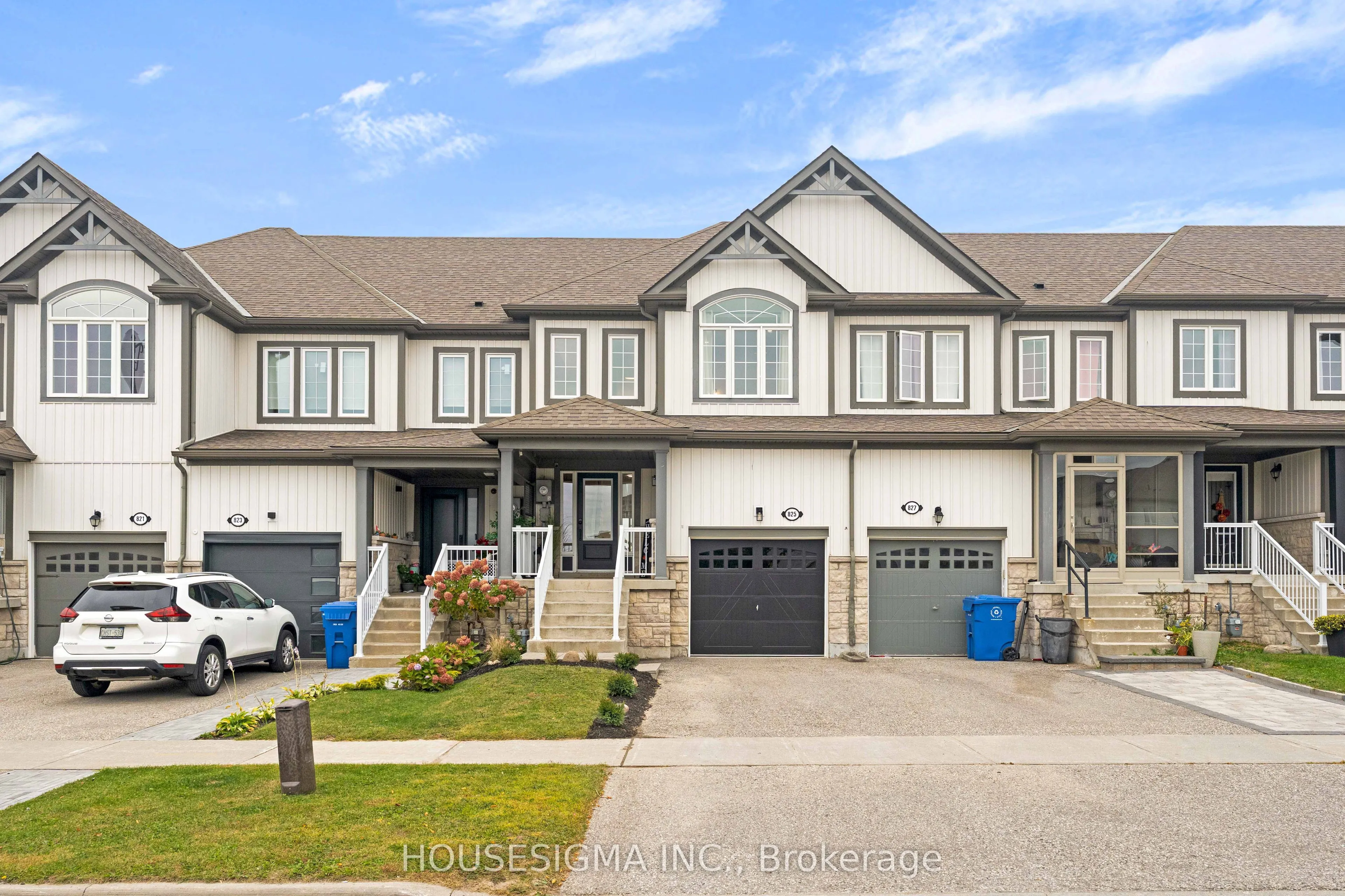 825 Cook Crescent