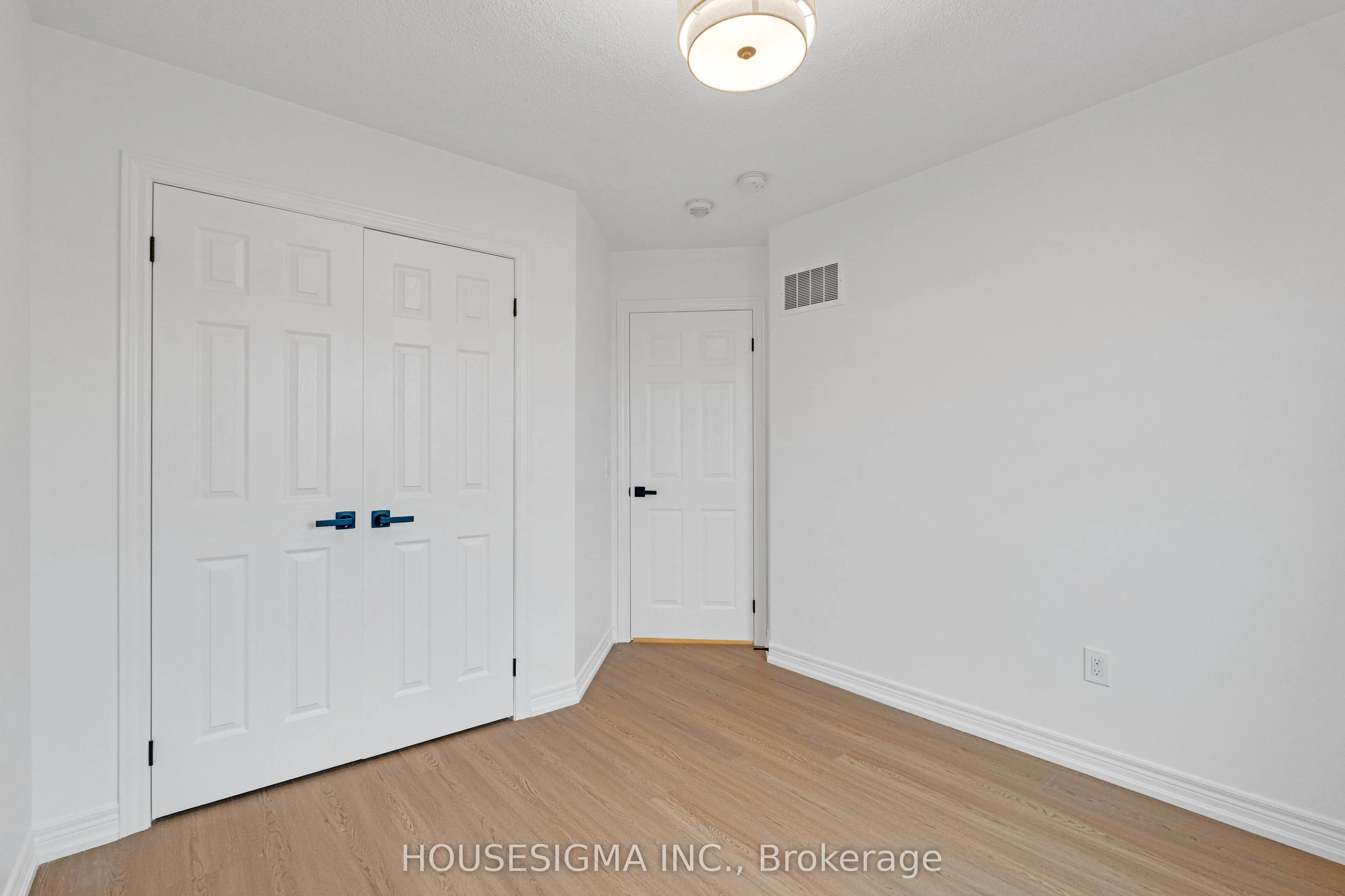 825 Cook Crescent