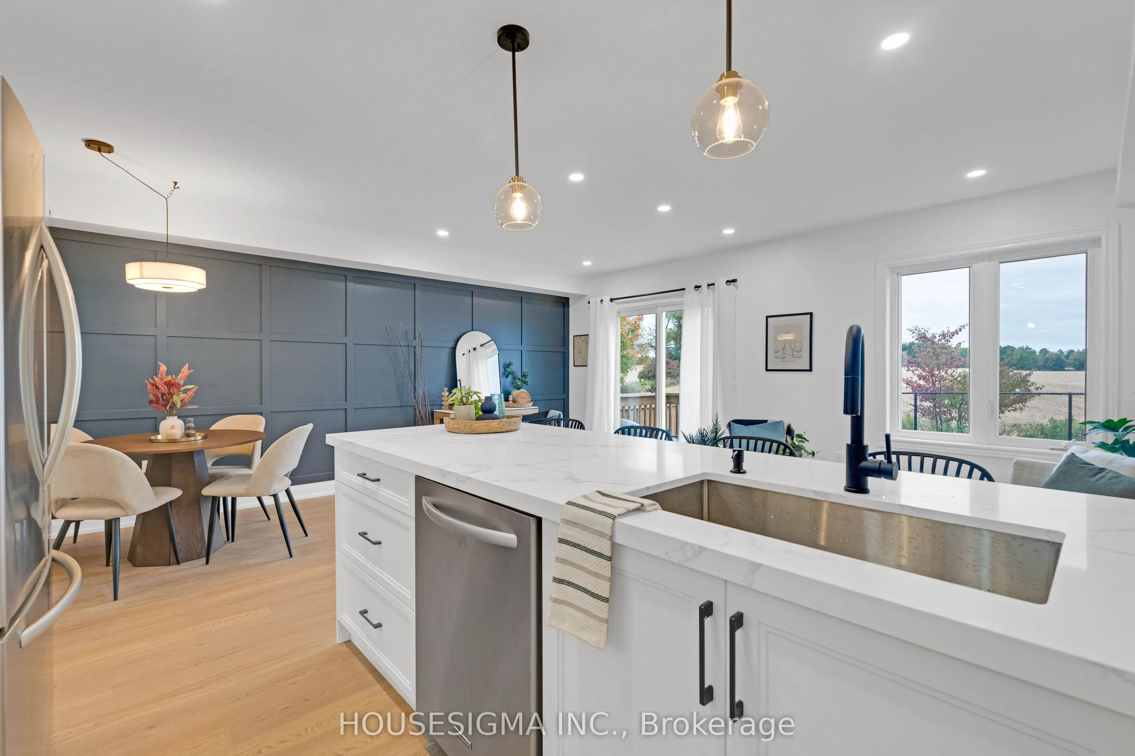 825 Cook Crescent