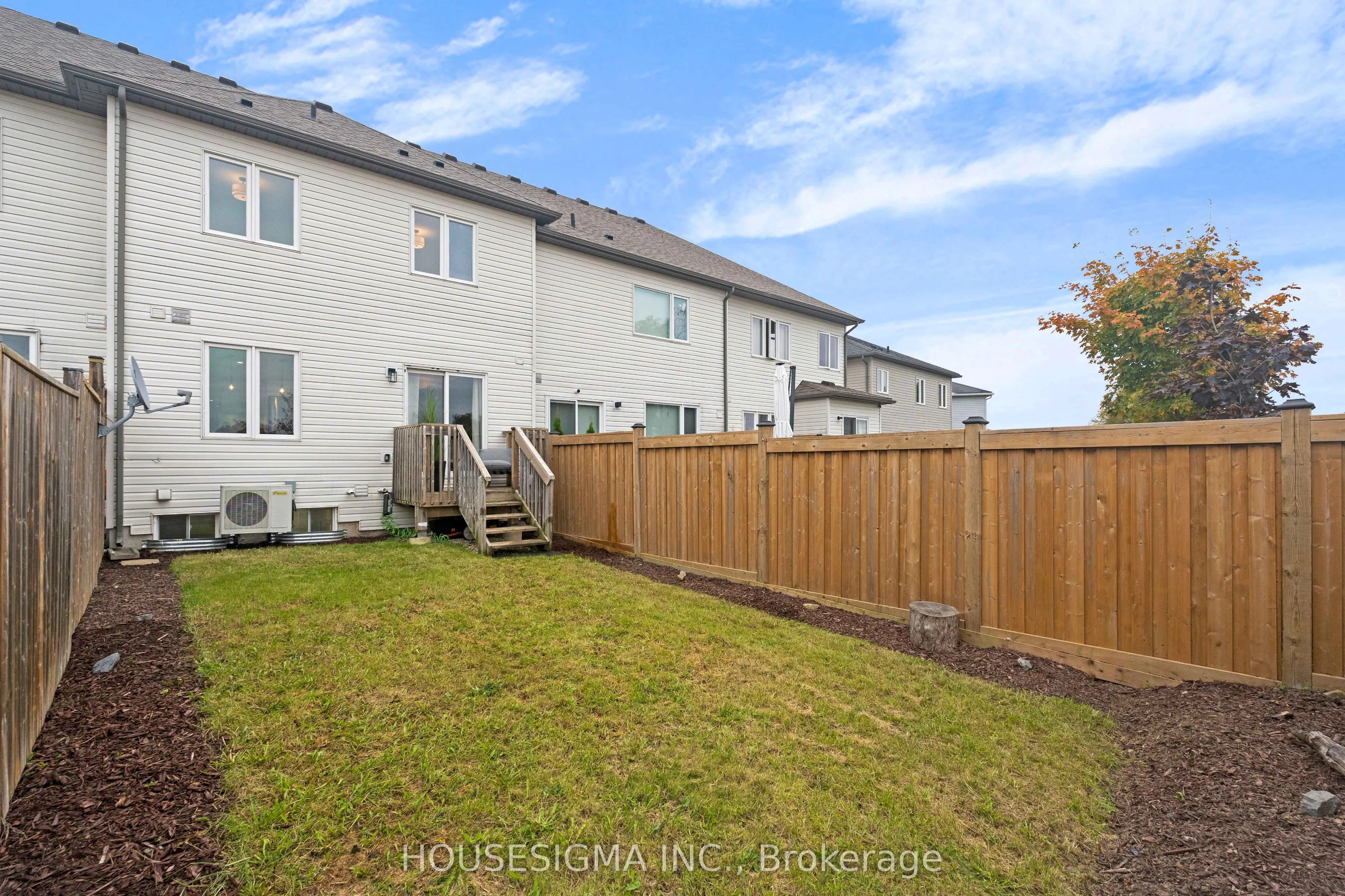 825 Cook Crescent