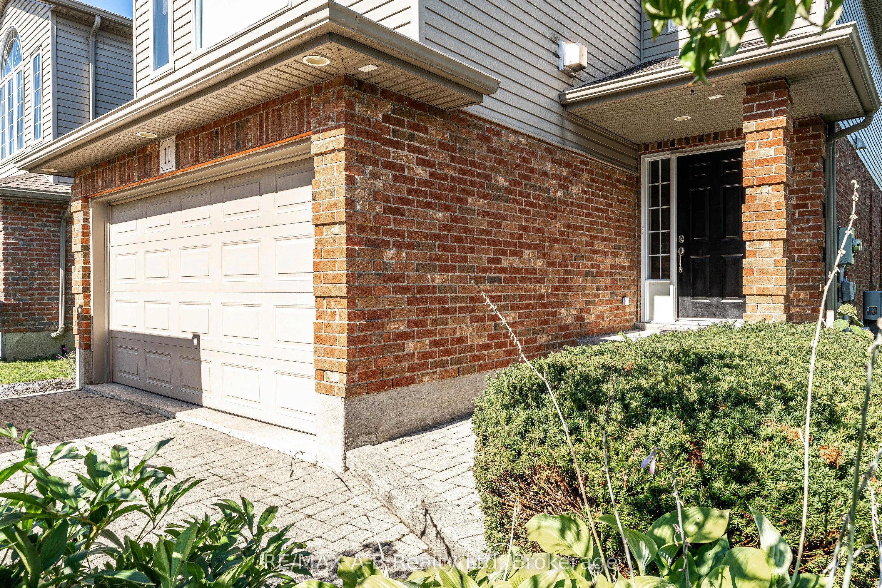 10 Buckingham Drive
