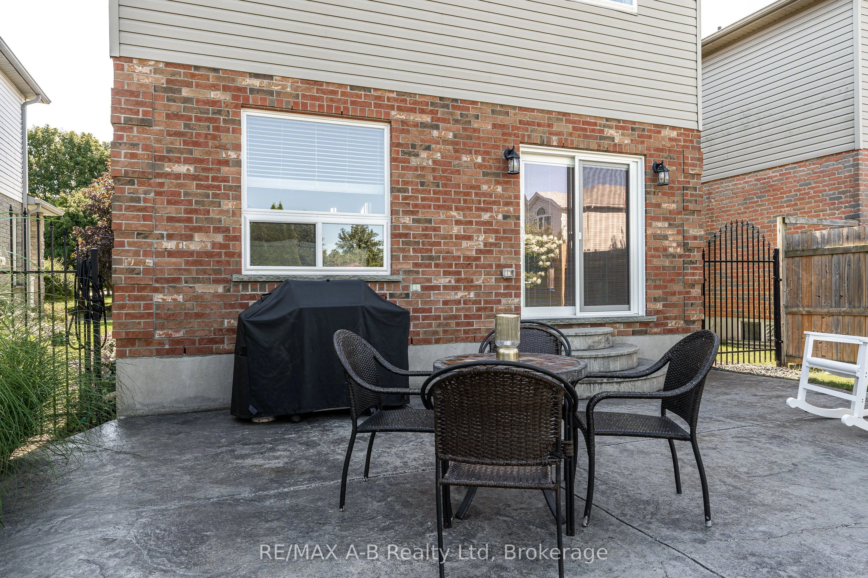 10 Buckingham Drive