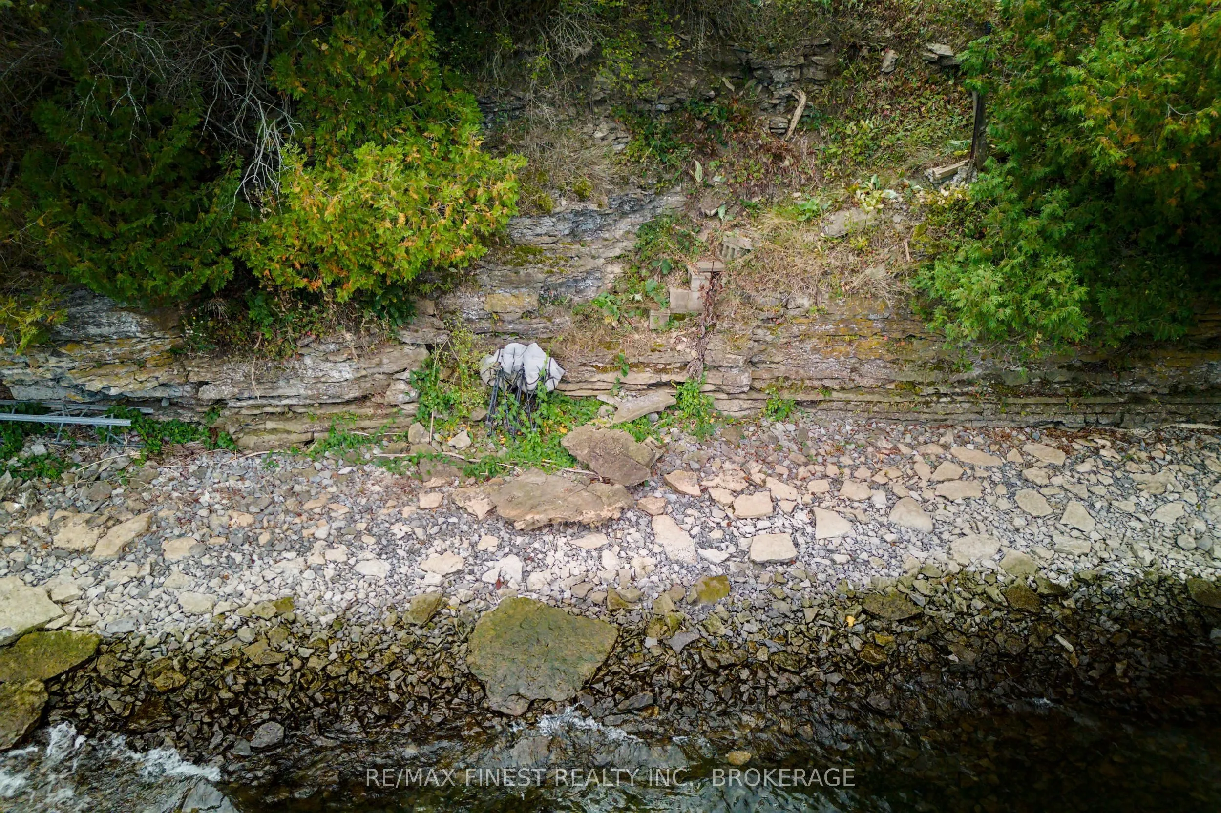 1600 Front Road