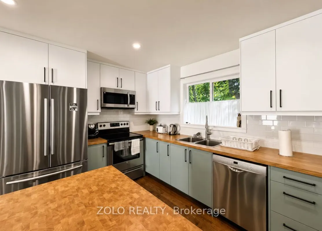 886 Monck Road