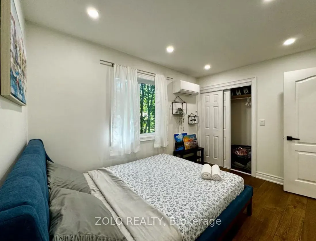 886 Monck Road