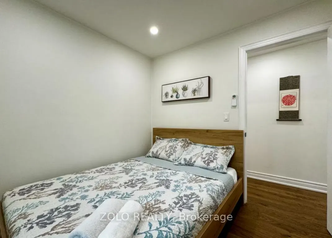886 Monck Road