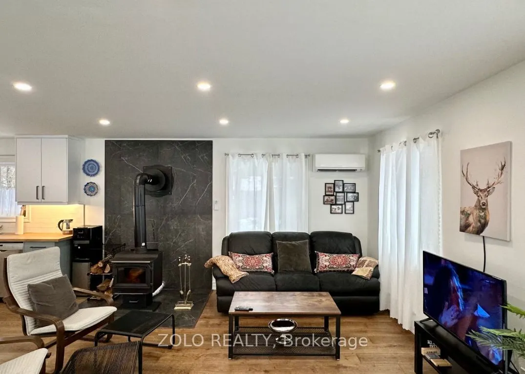 886 Monck Road