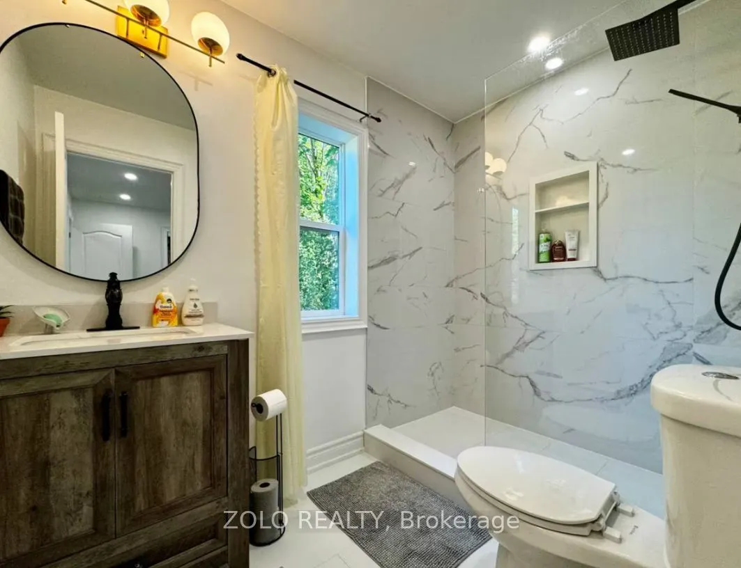 886 Monck Road