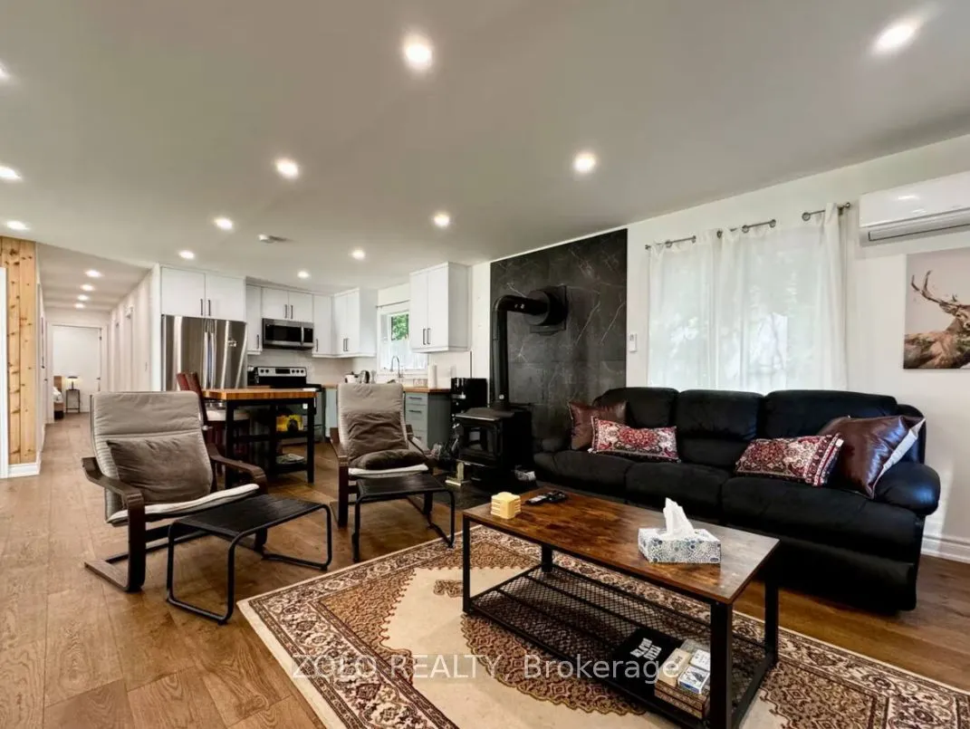 886 Monck Road