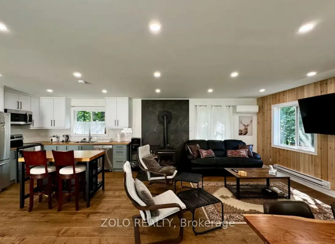886 Monck Road