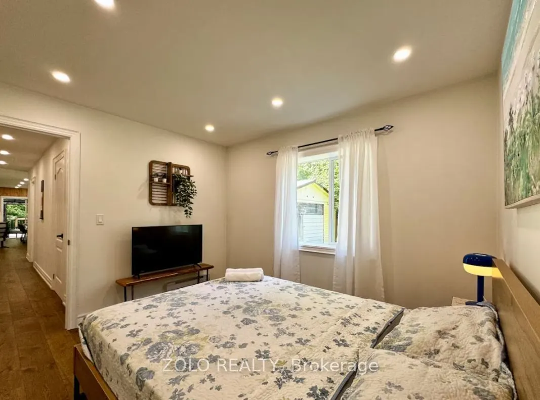 886 Monck Road