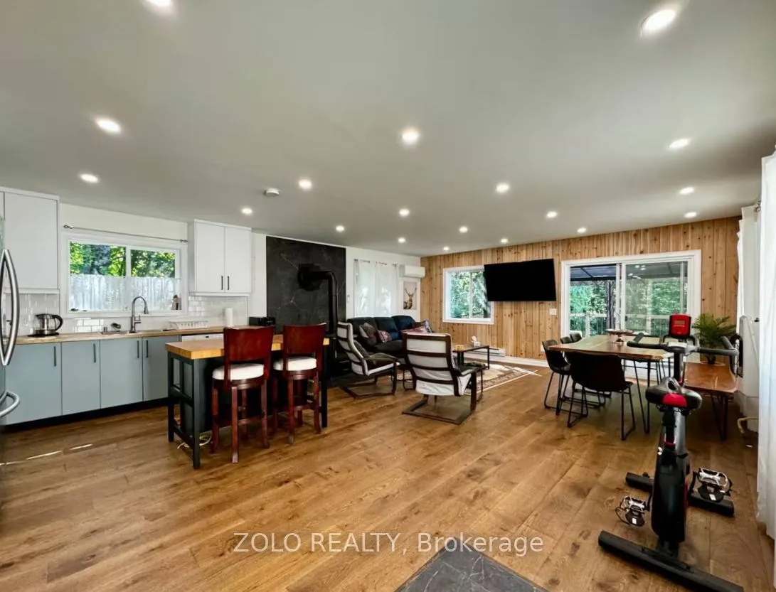 886 Monck Road