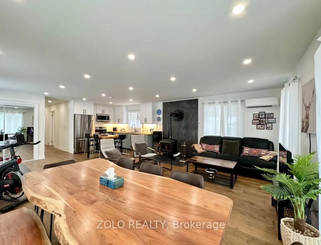 886 Monck Road